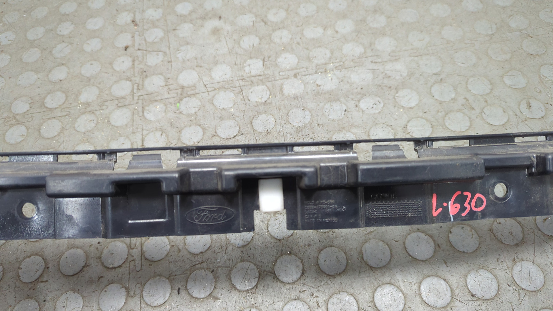 Кронштейн заднего бампера