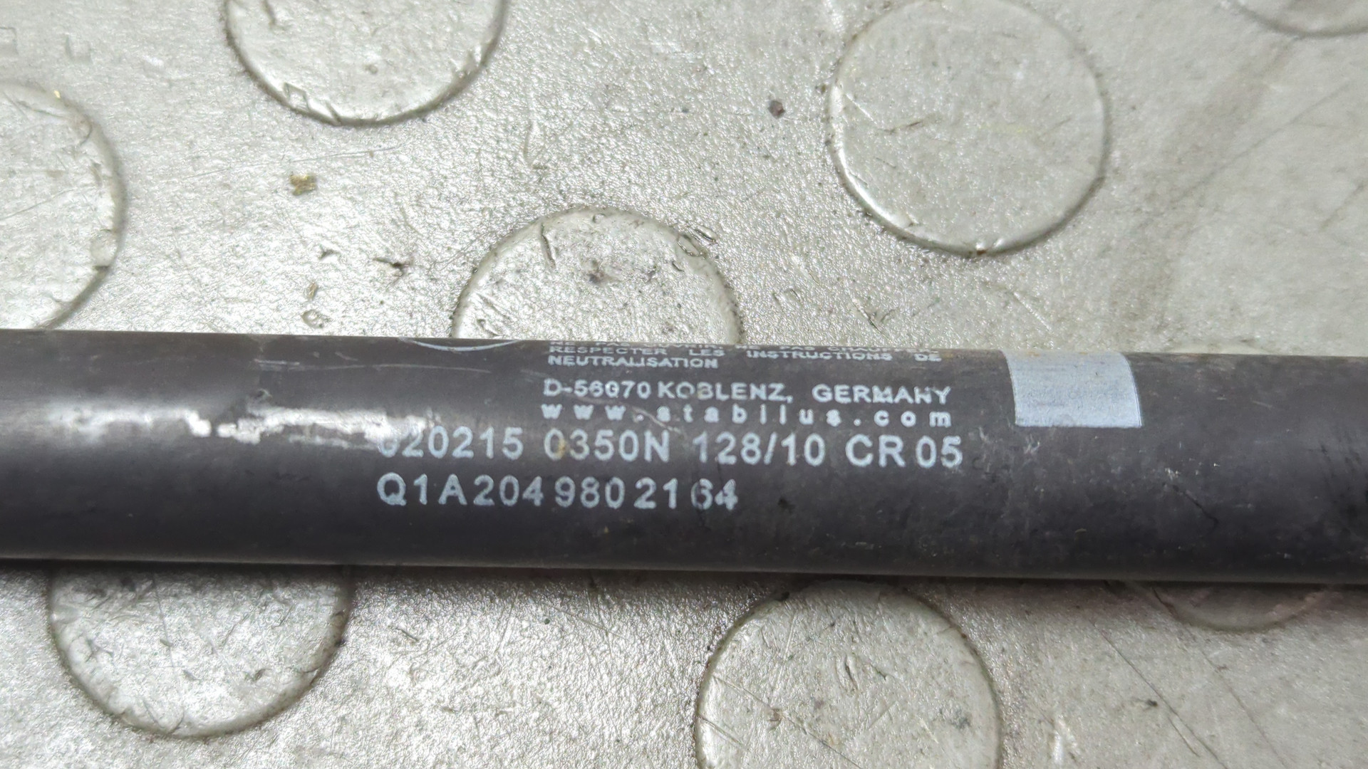 Амортизатор капота