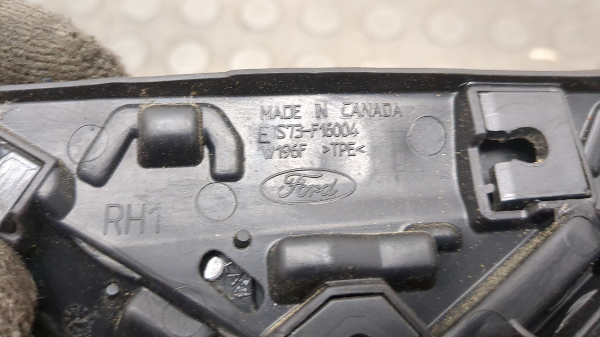 Накладка переднего крыла правого