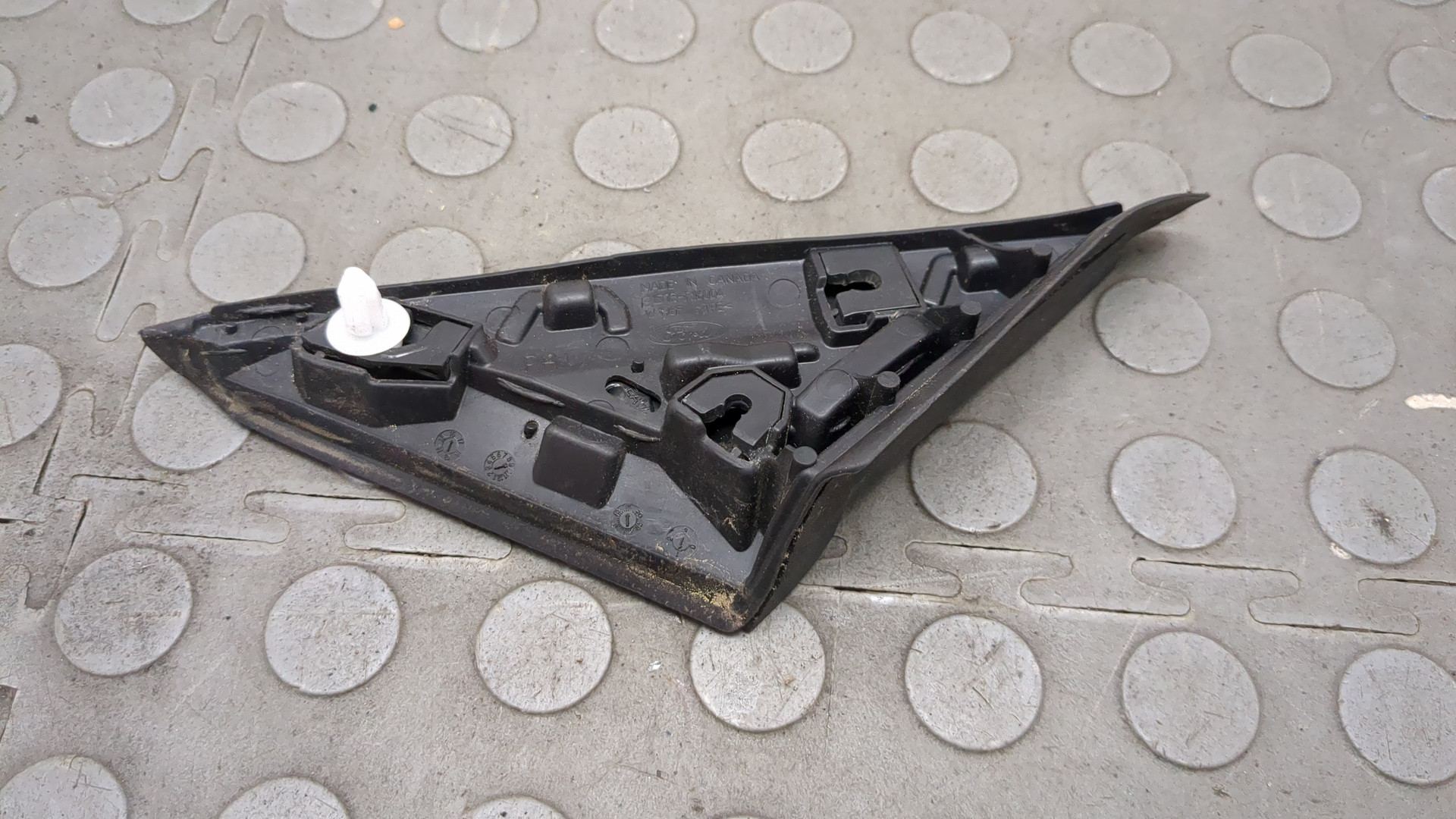 Накладка переднего крыла правого