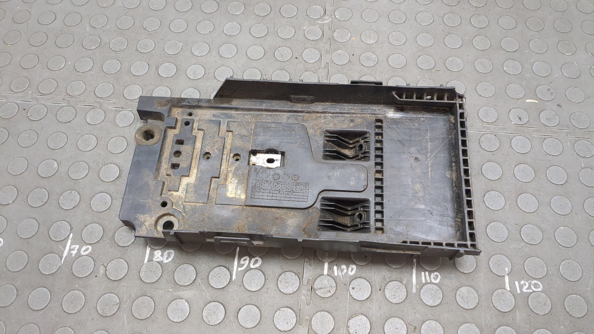 Площадка под аккумулятор (АКБ)