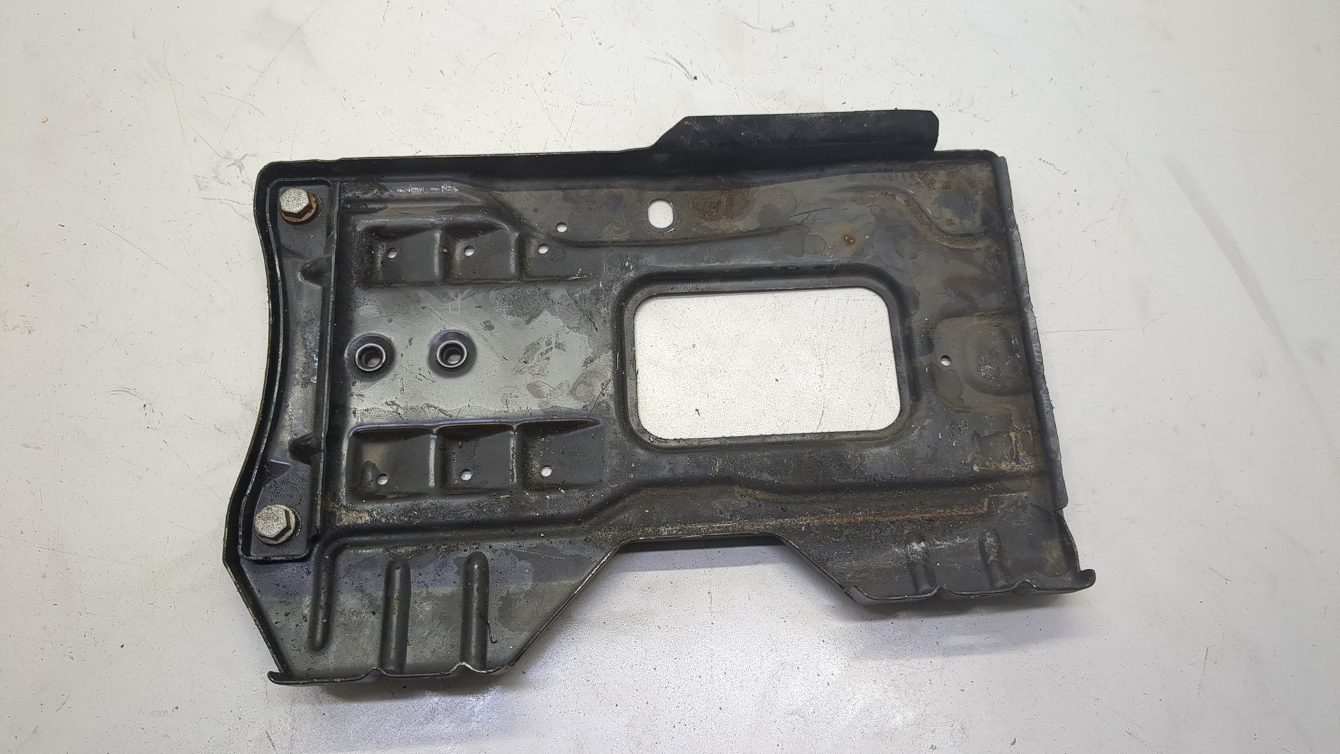 Площадка под аккумулятор (АКБ)