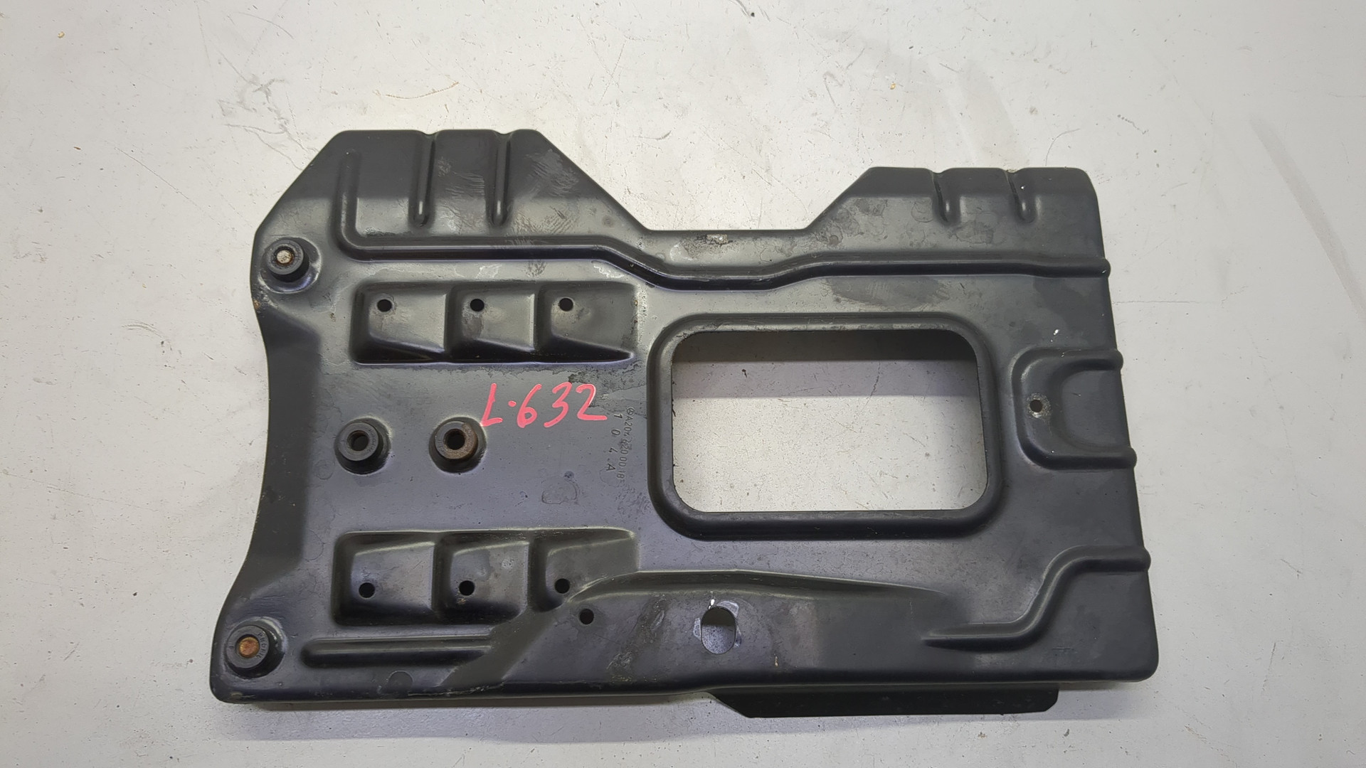 Площадка под аккумулятор (АКБ)