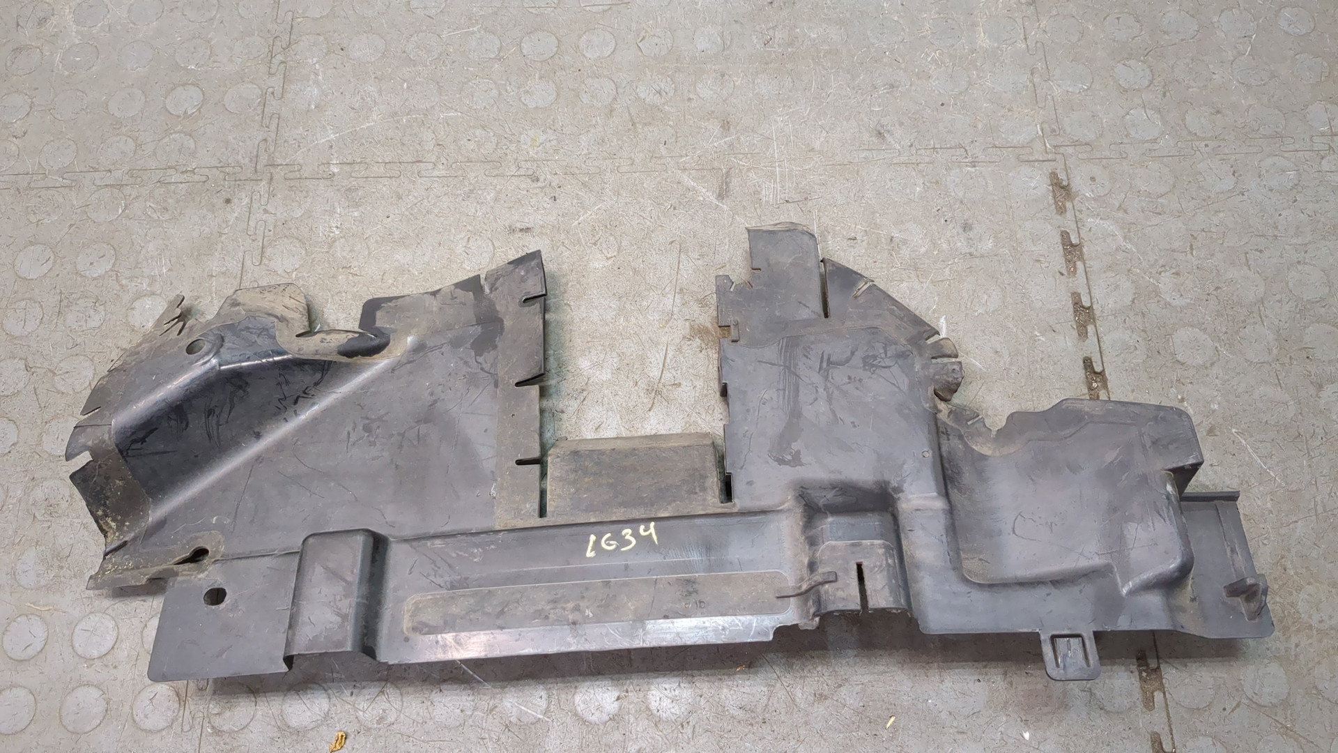 Воздуховод радиатора левый