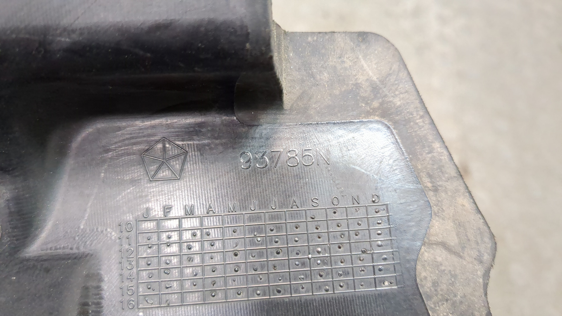 Воздуховод радиатора левый