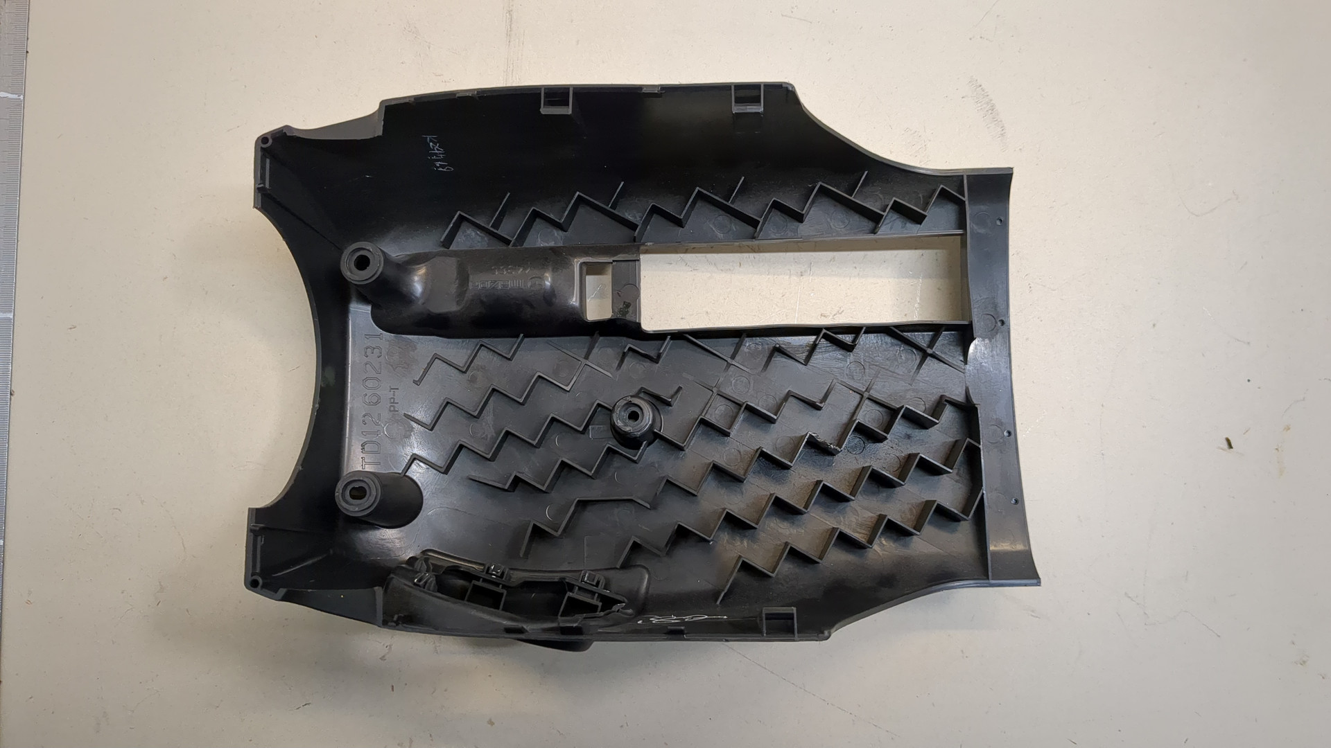 Кожух рулевой колонки