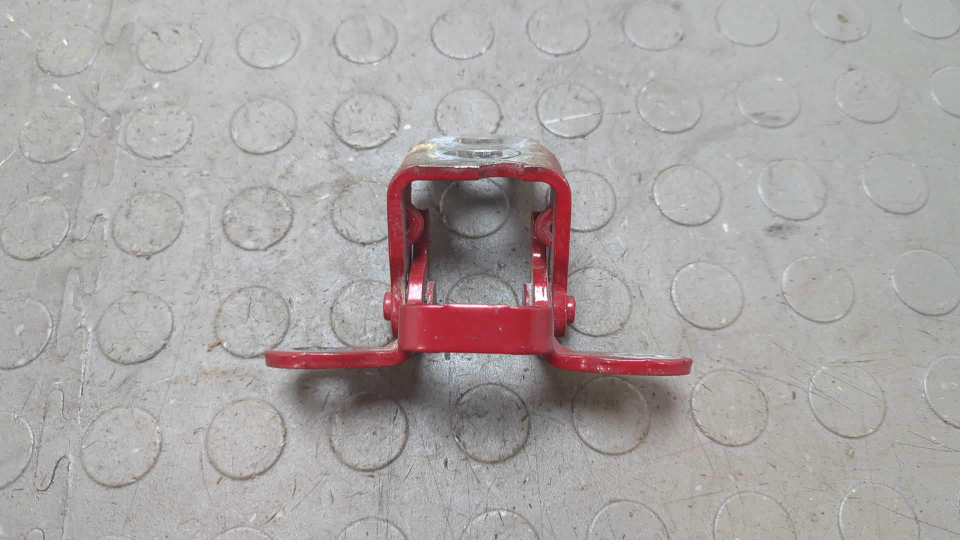 Петля двери