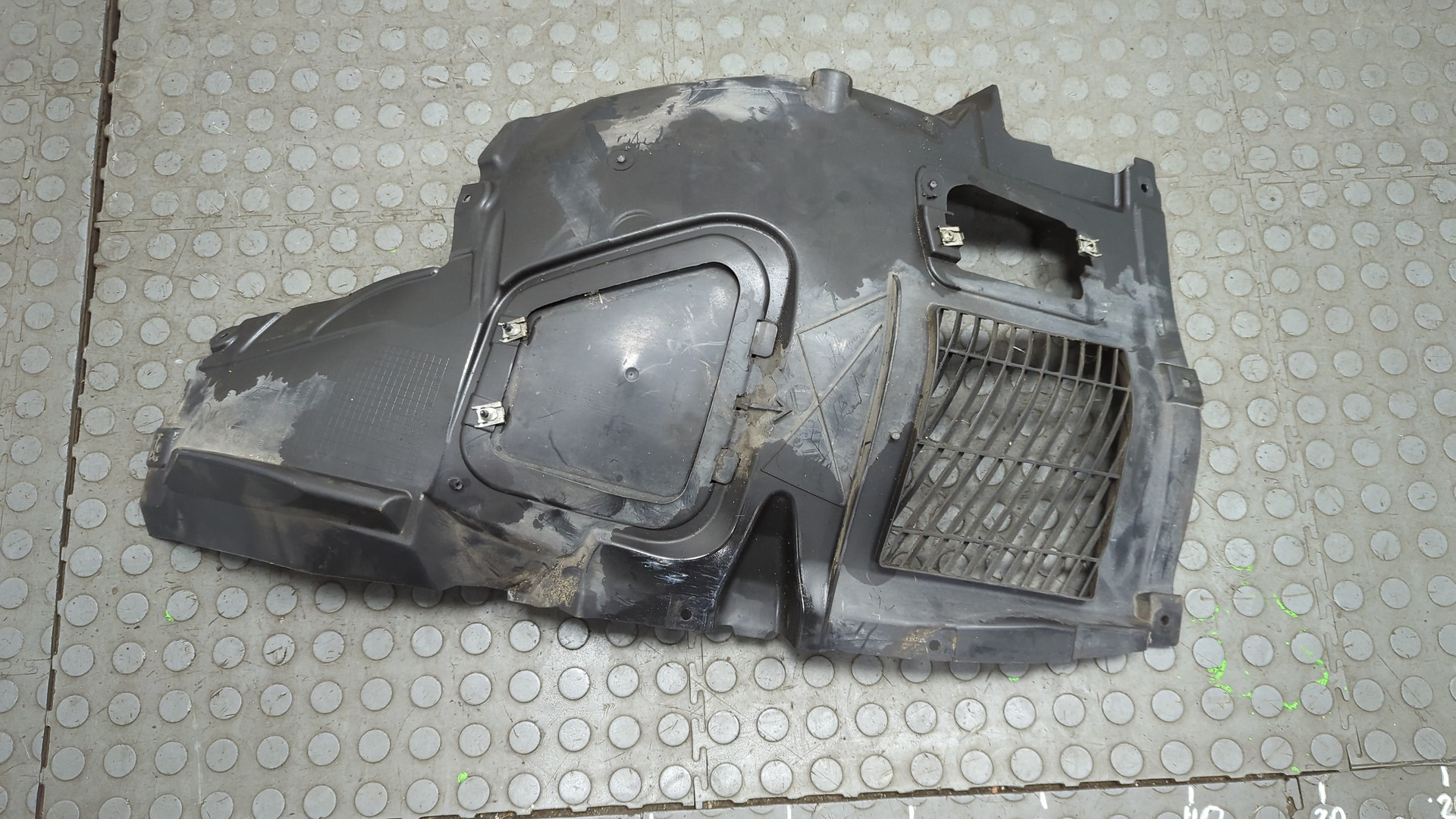 Локер передний правый