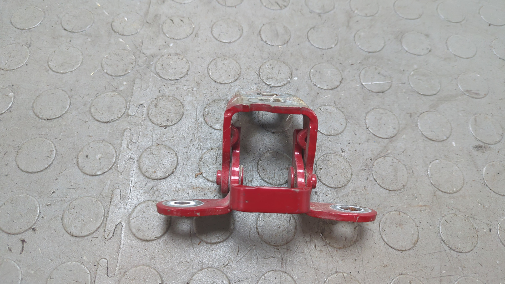 Петля двери