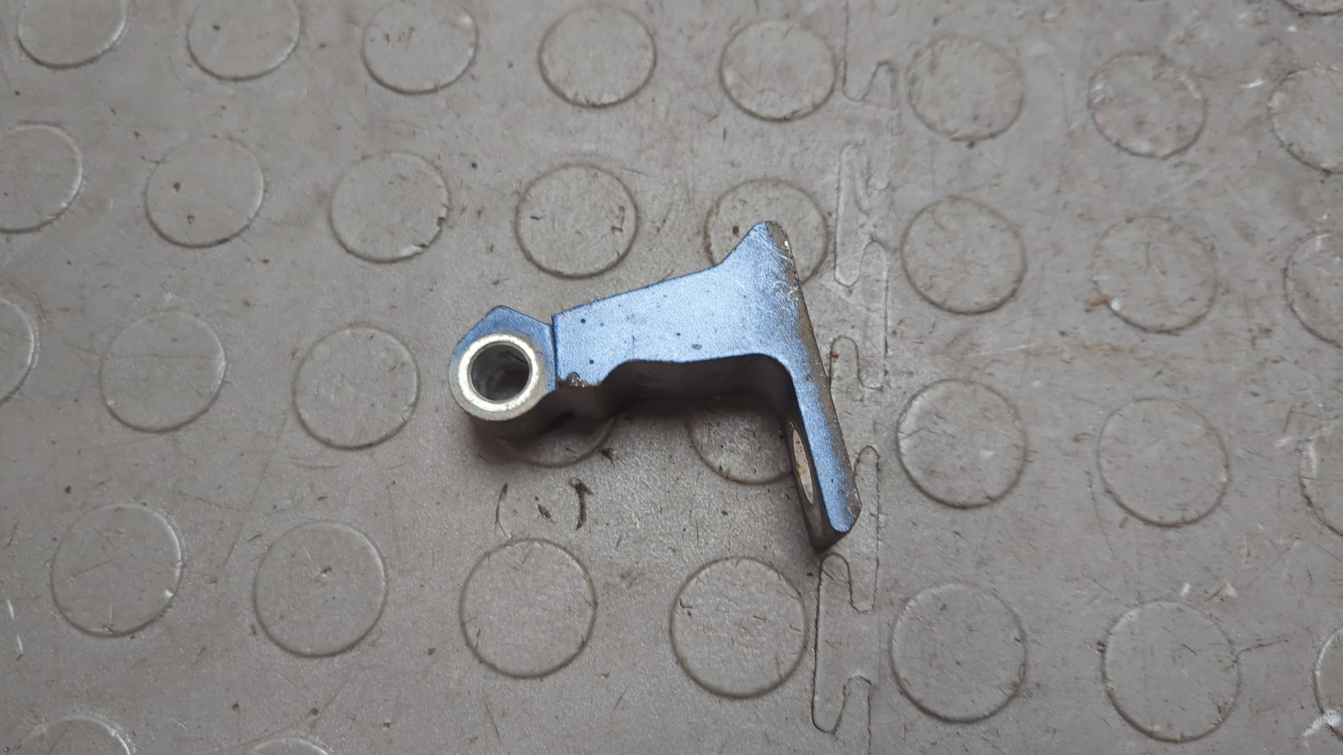 Петля двери