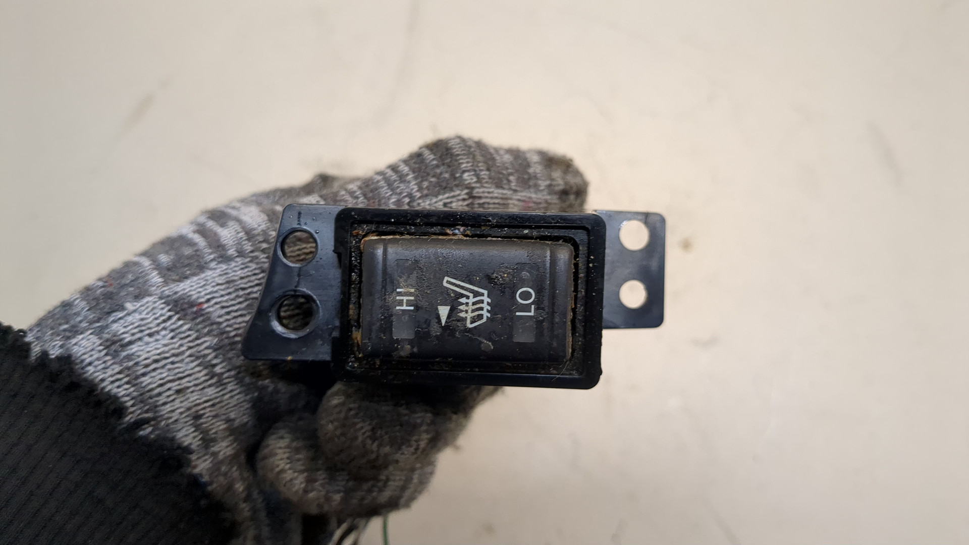 Кнопка обогрева сидений