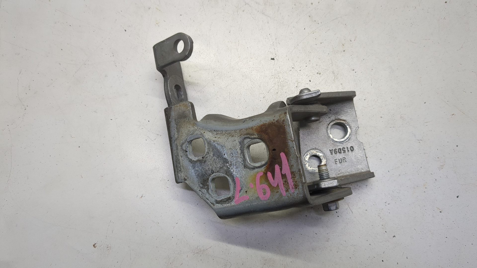 Петля двери