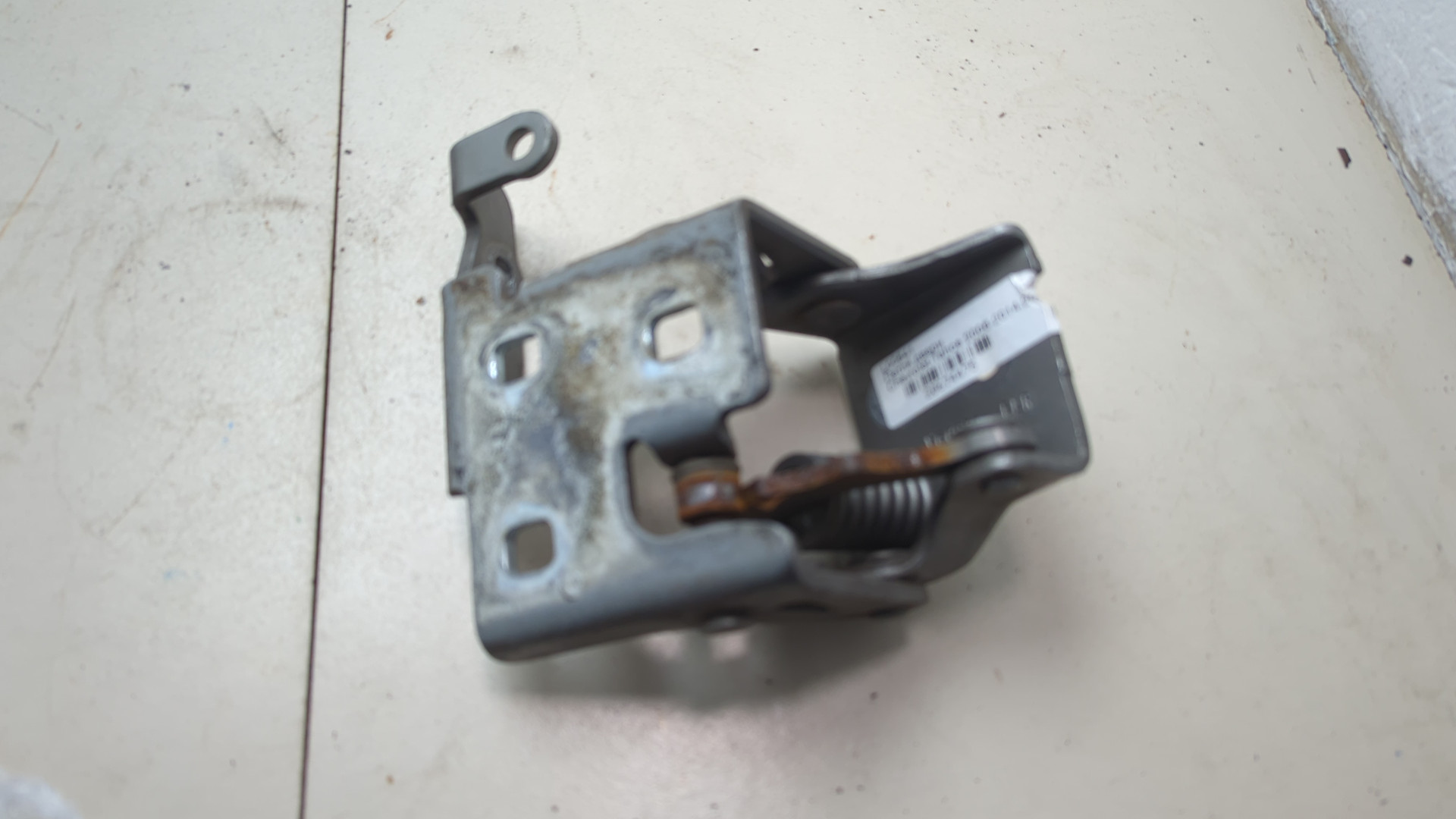 Петля двери