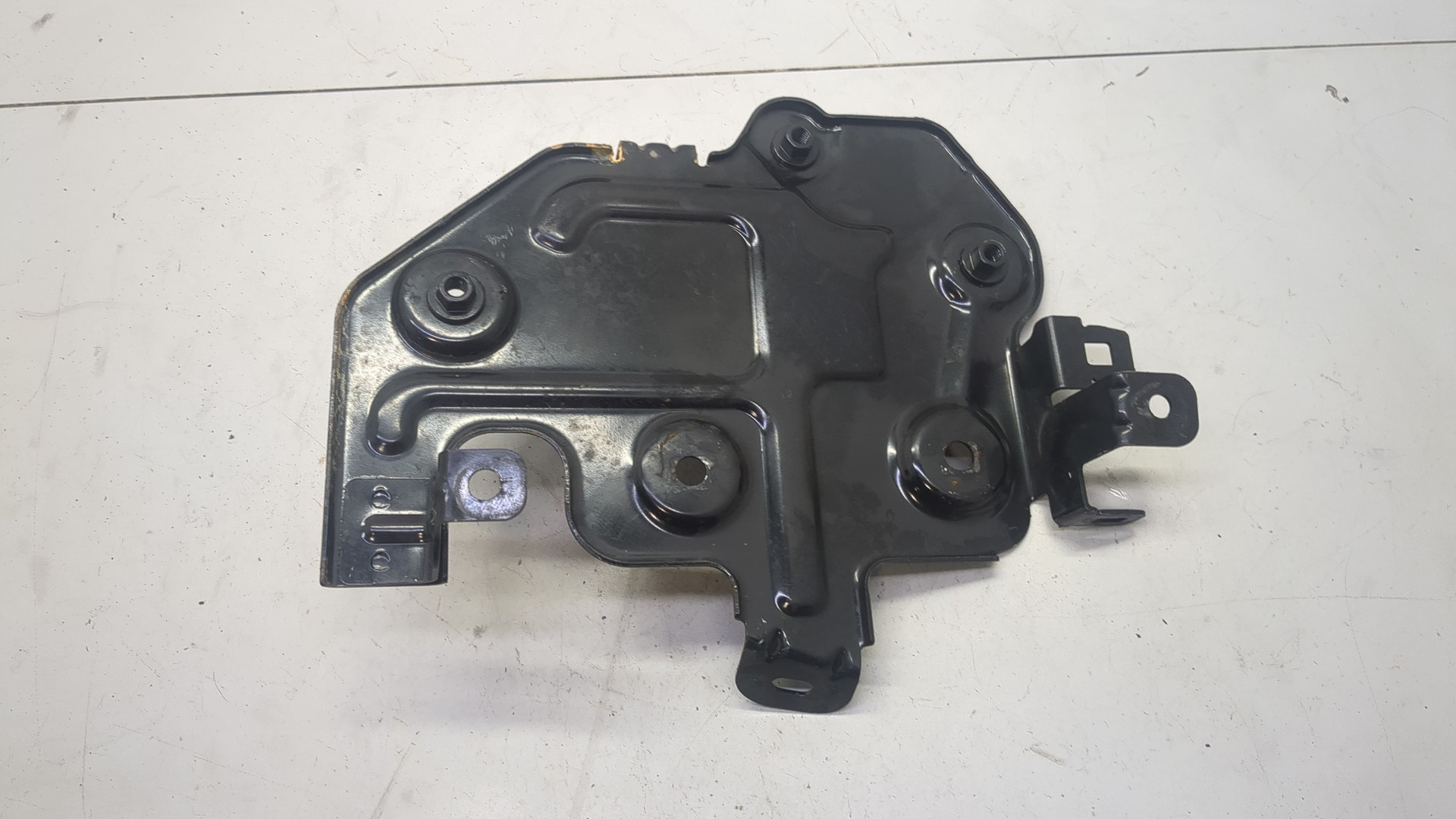 Площадка под аккумулятор (АКБ)