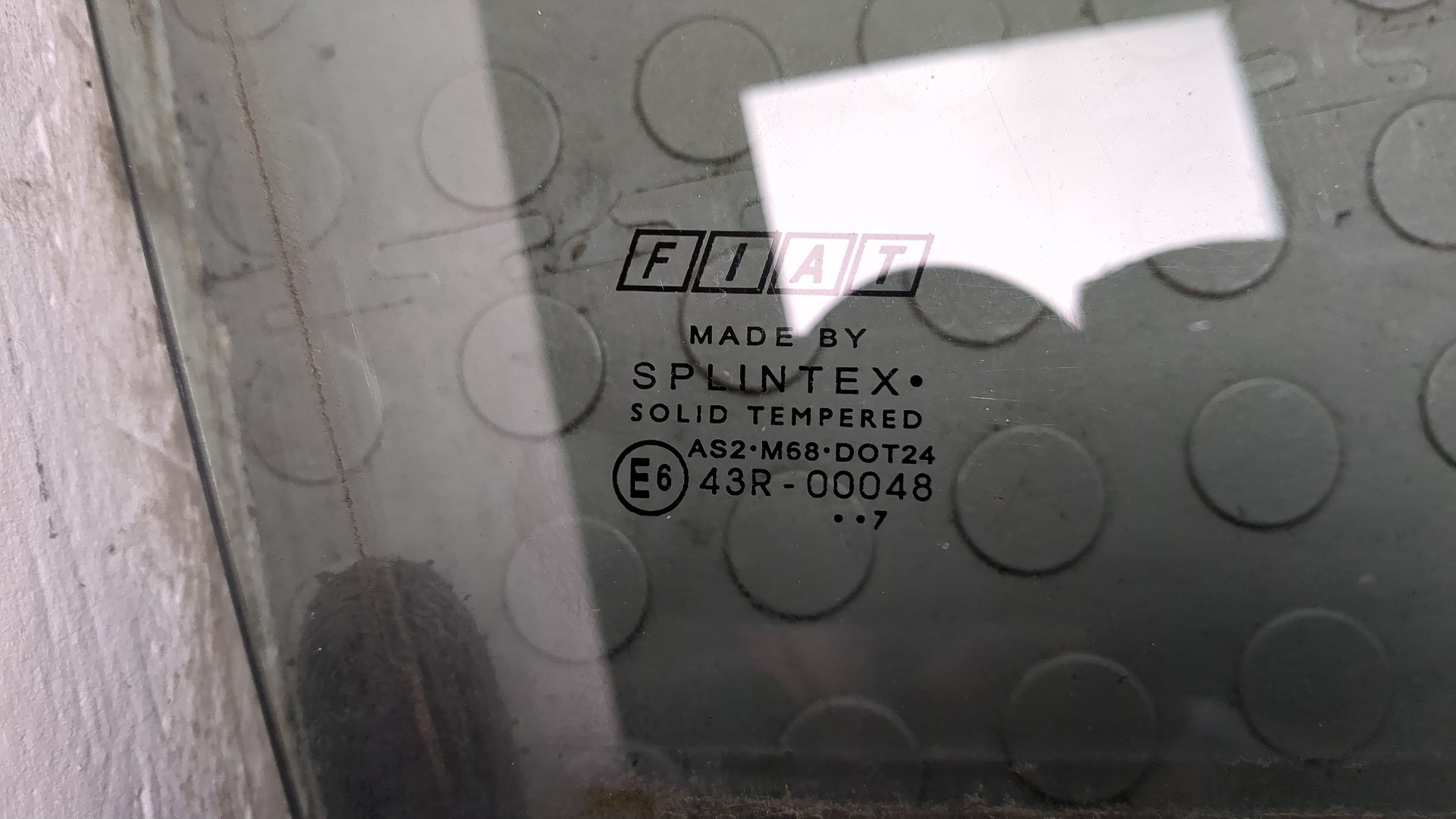 Стекло двери передней правой