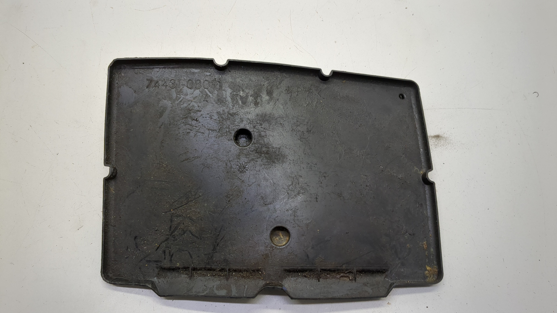 Площадка под аккумулятор (АКБ)