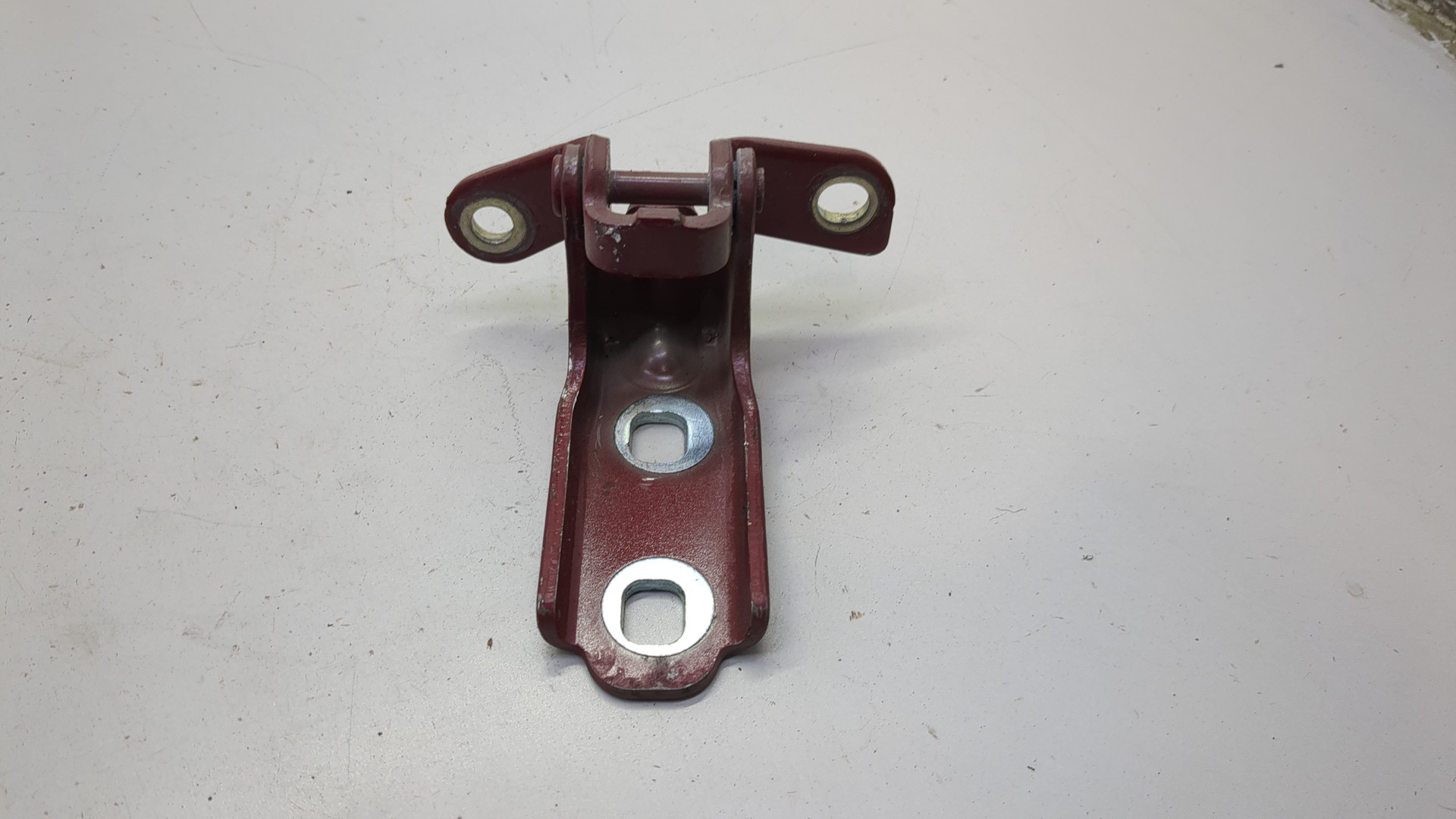 Петля двери