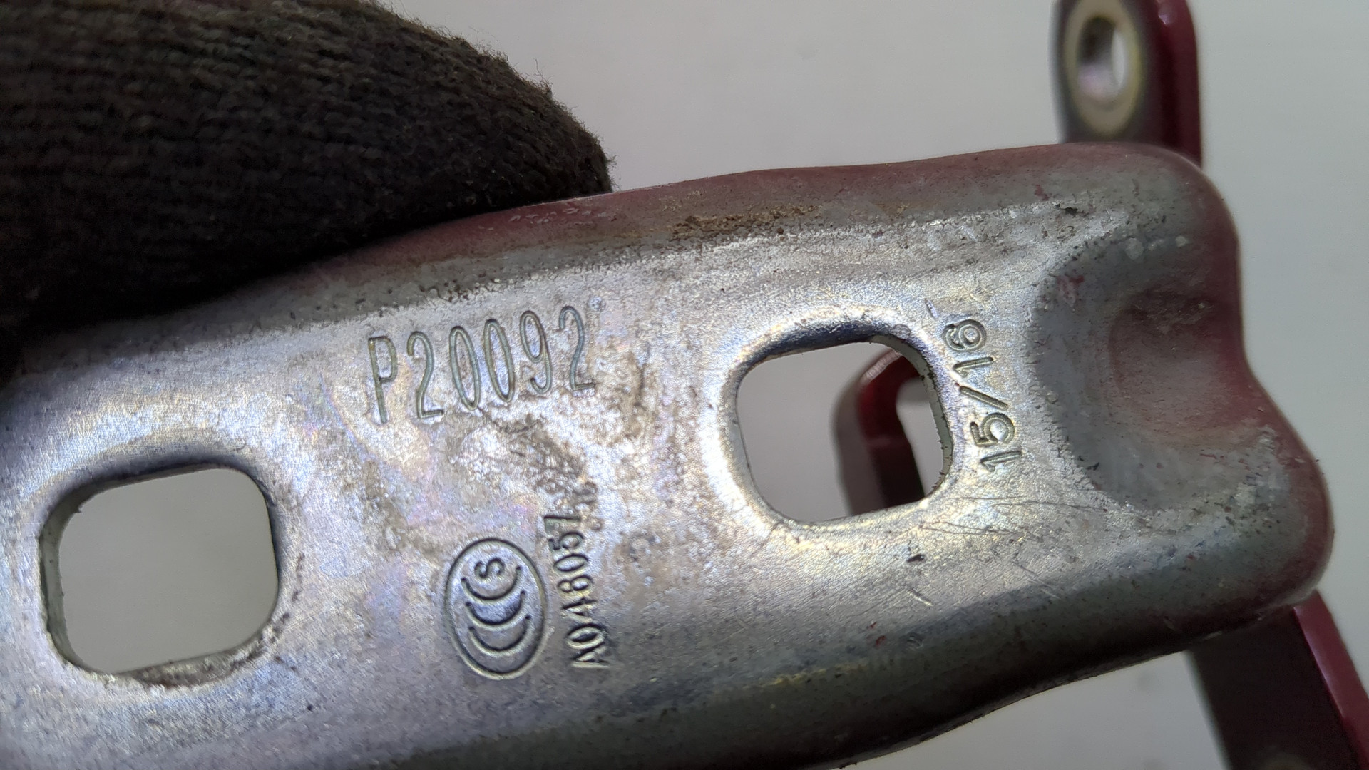 Петля двери