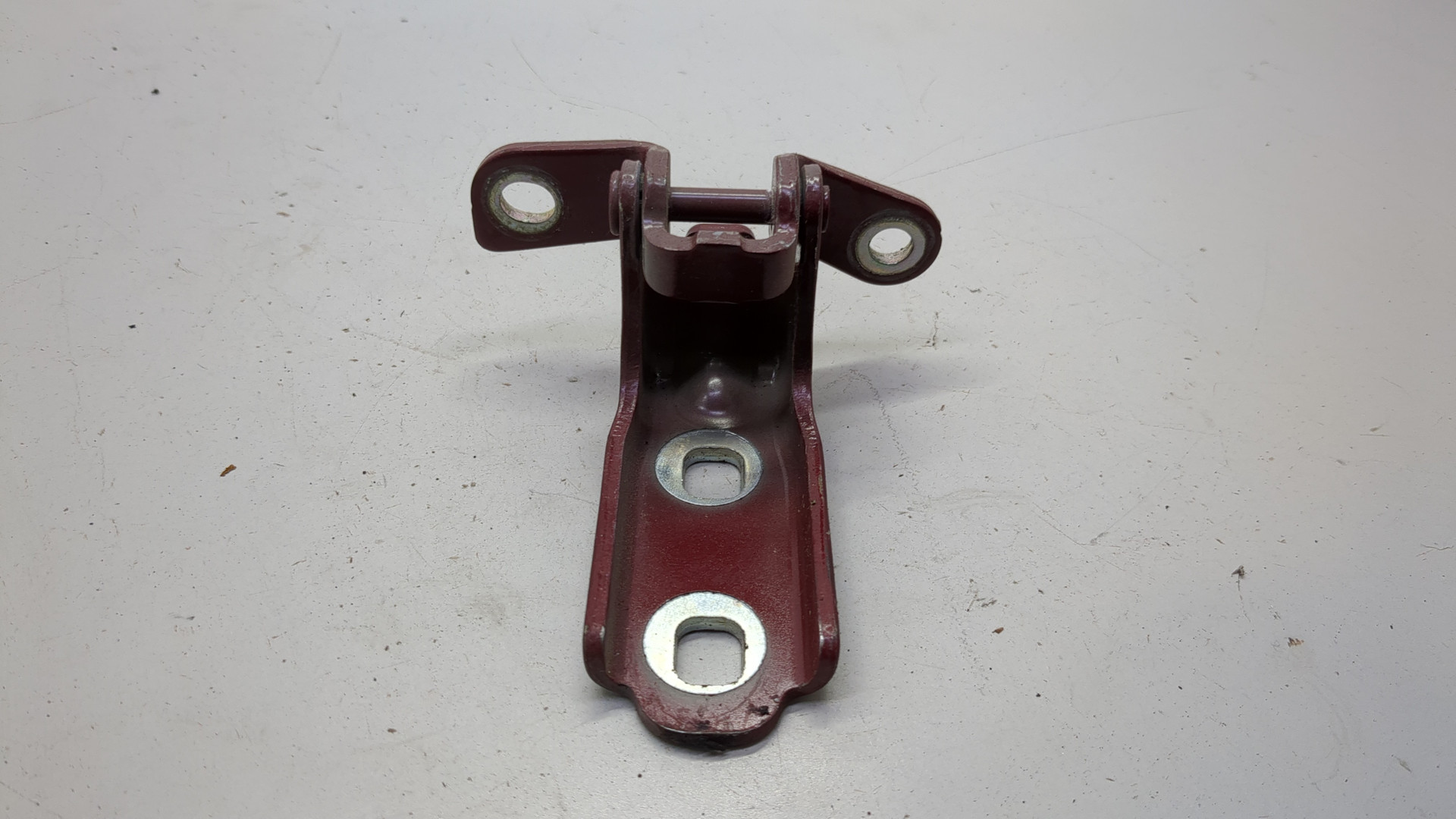 Петля двери