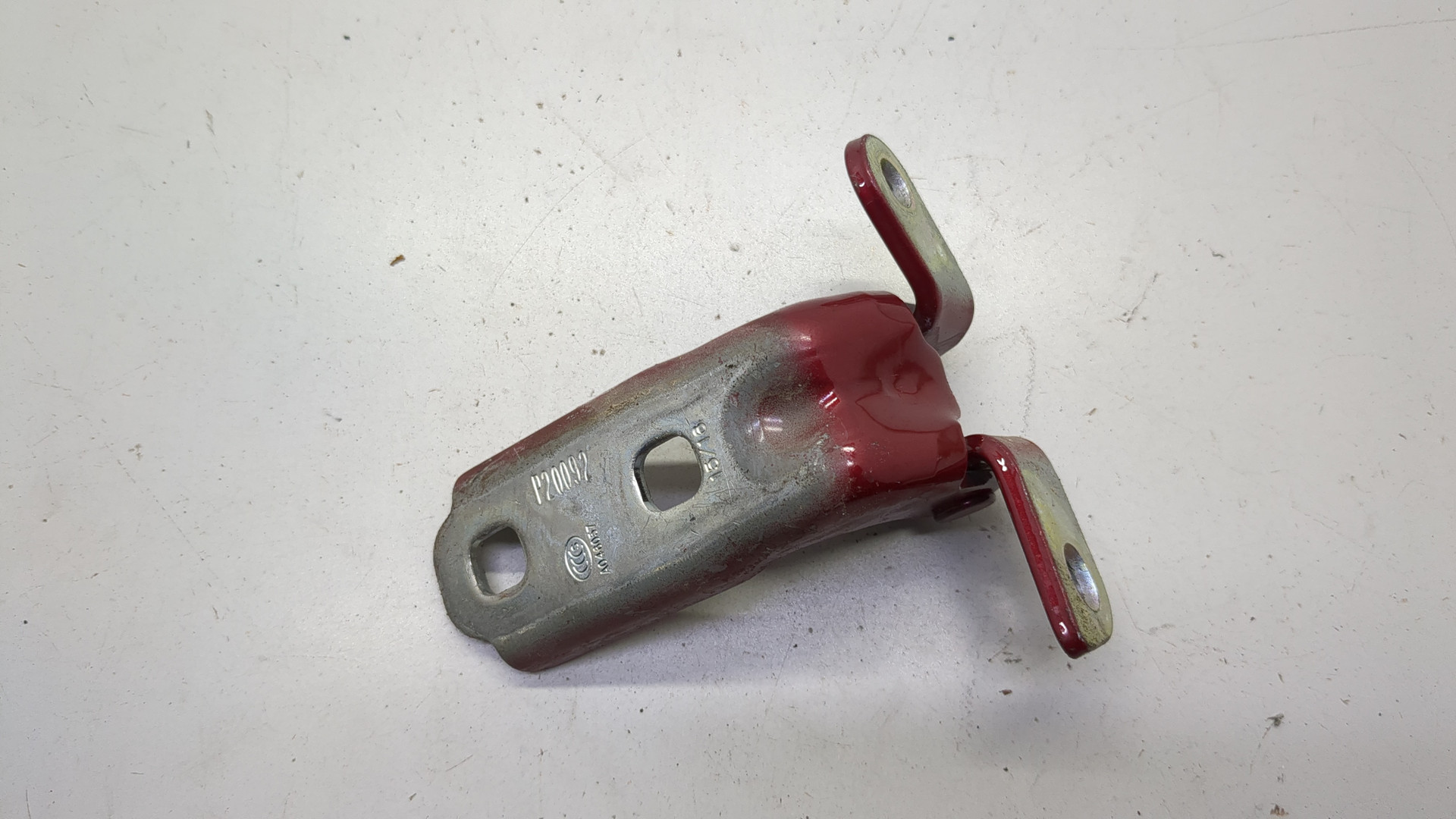 Петля двери