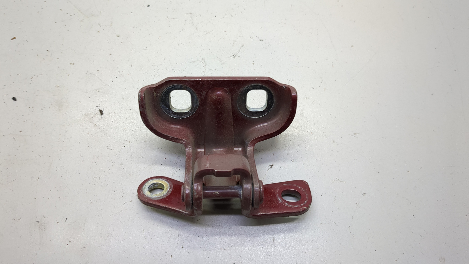 Петля двери