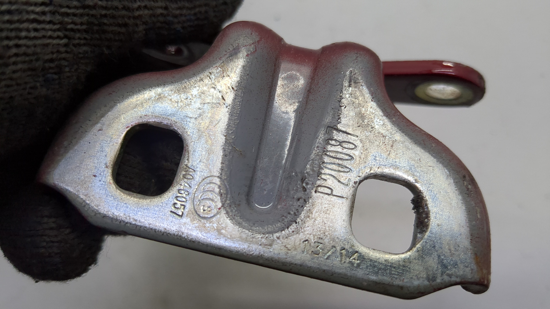 Петля двери