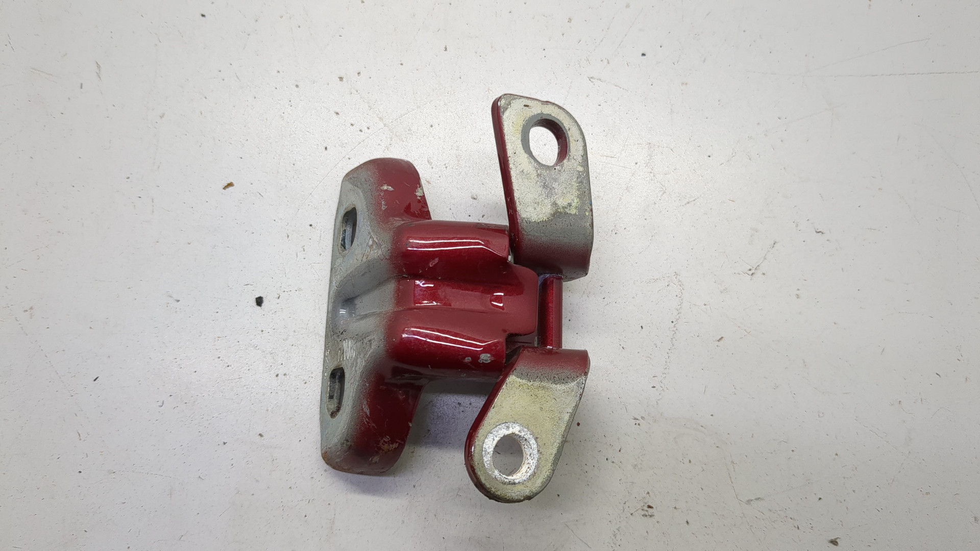 Петля двери