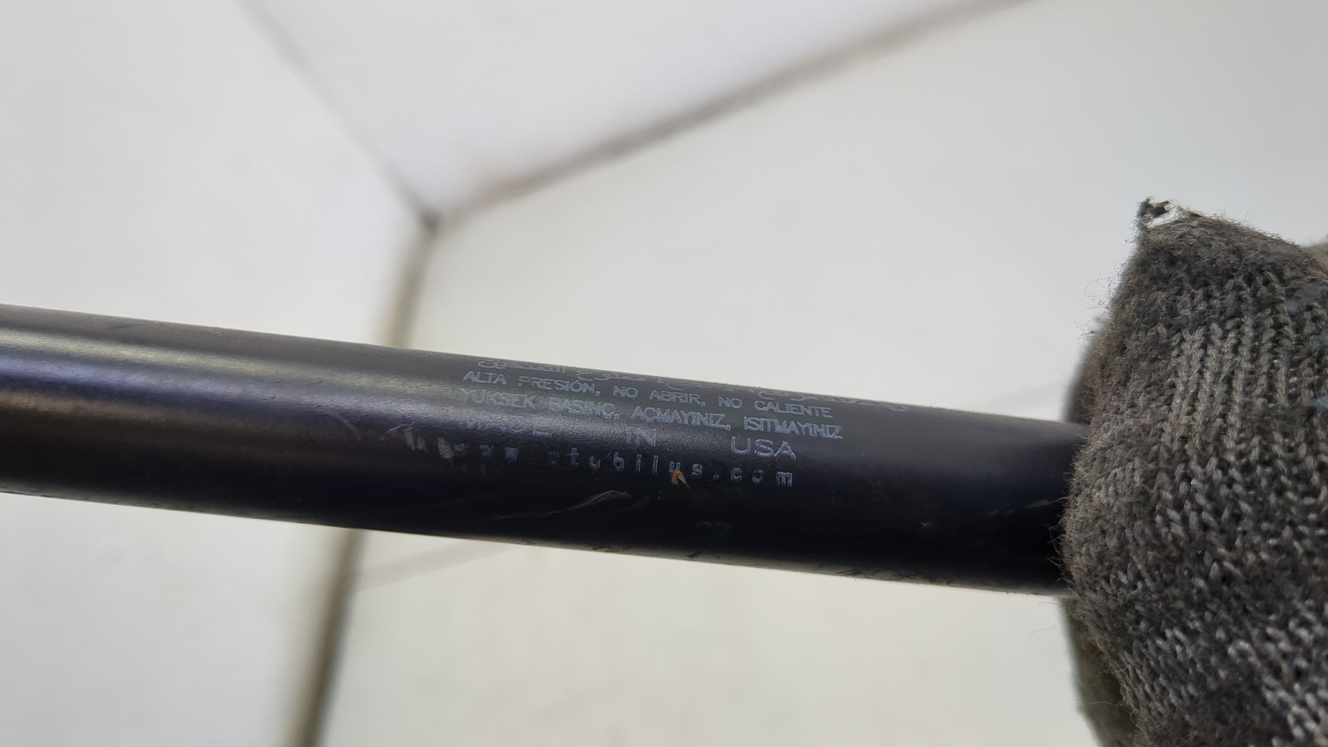 Петля капота правая