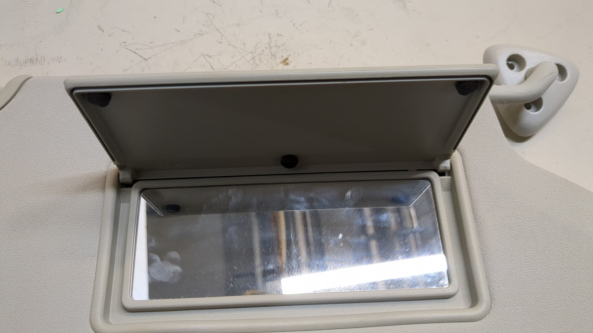 Козырек солнцезащитный