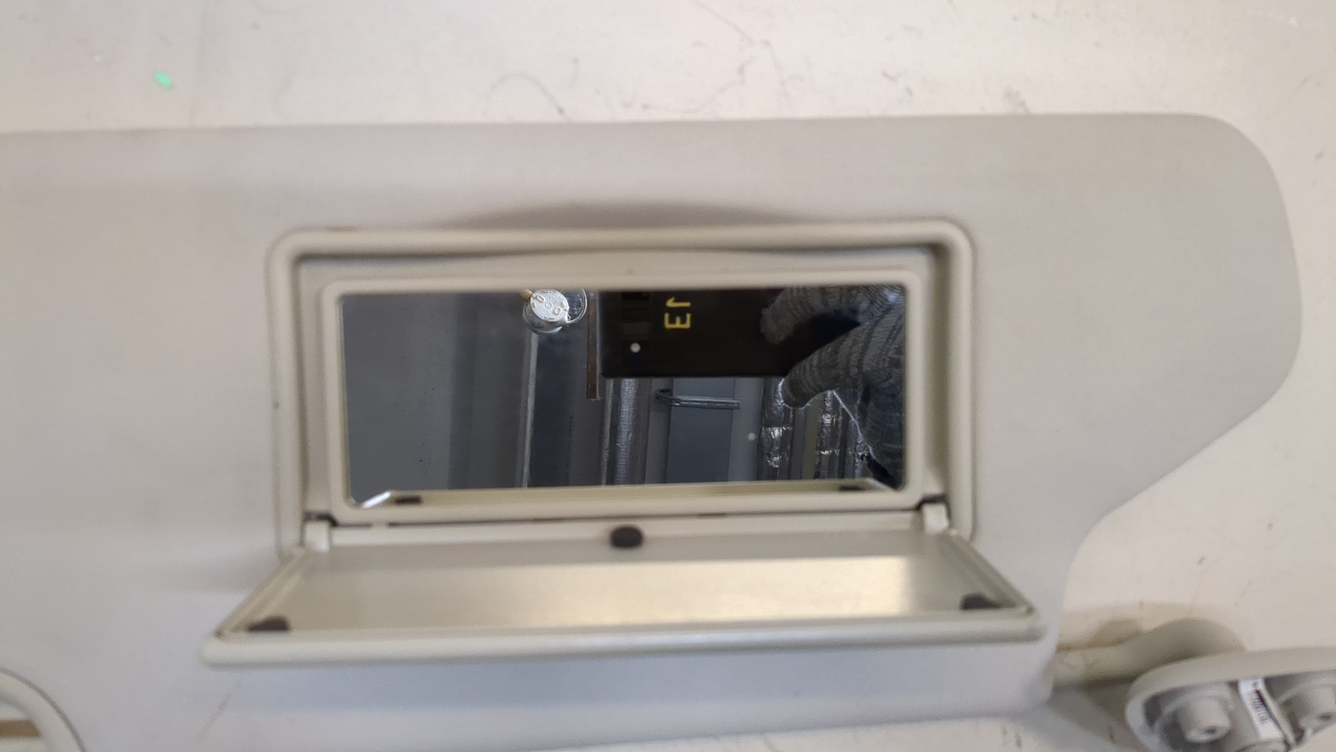 Козырек солнцезащитный