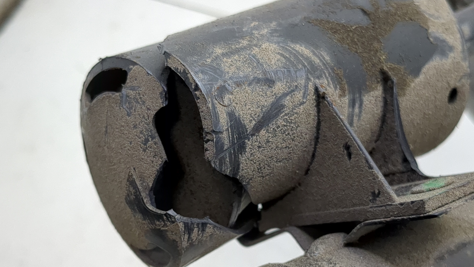 Горловина топливного бака