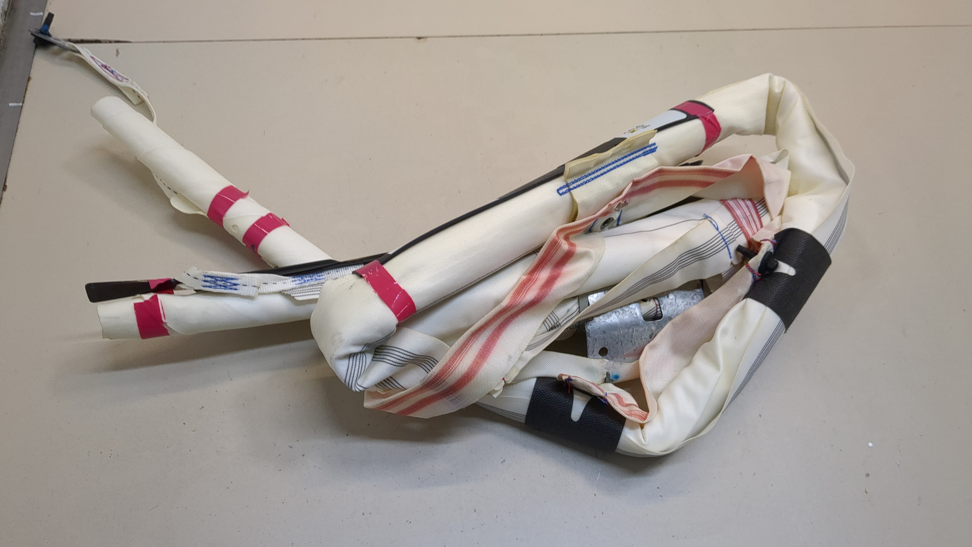 Подушка безопасности боковая (шторка)