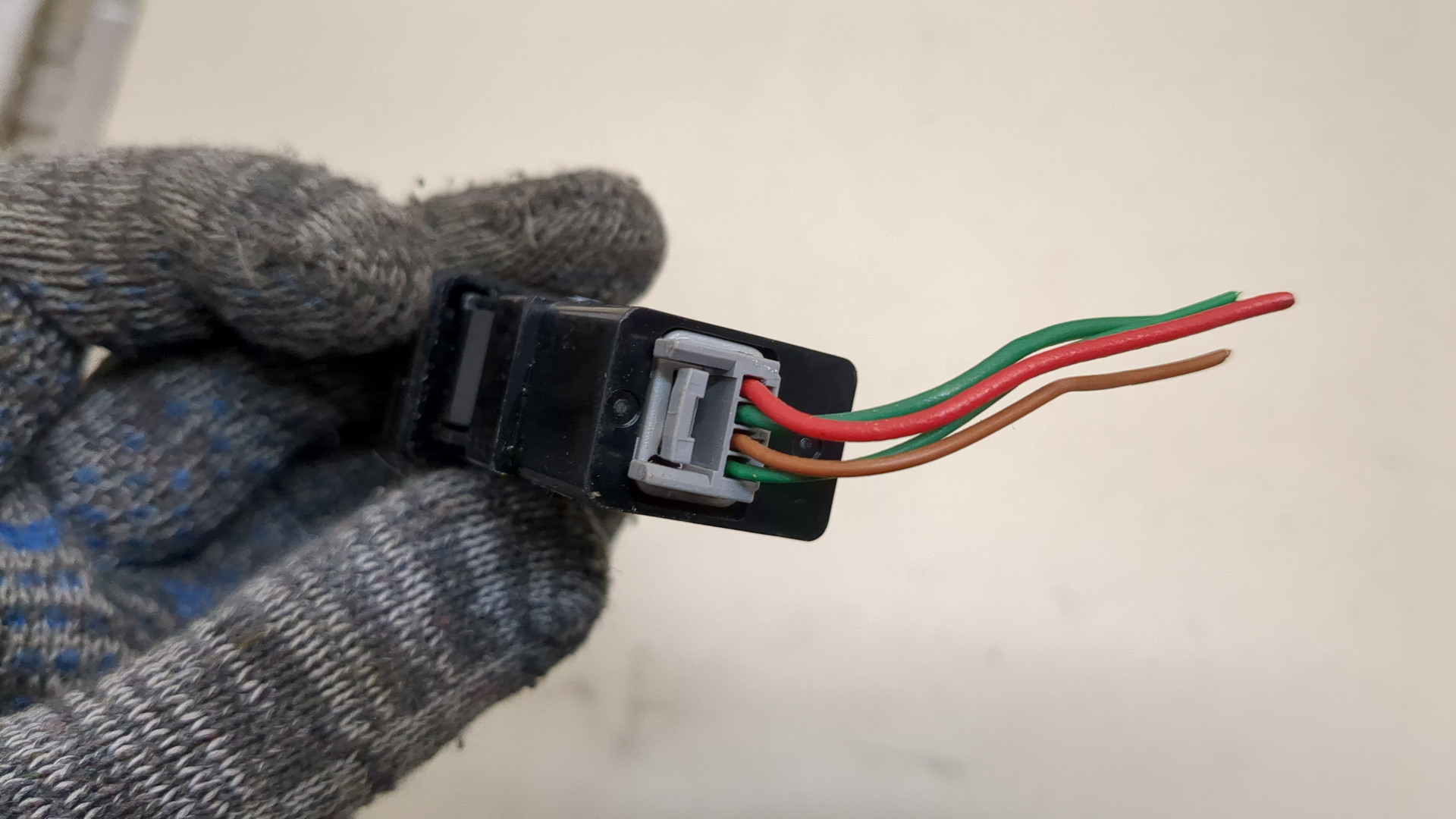 Гнездо AUX / USB IN