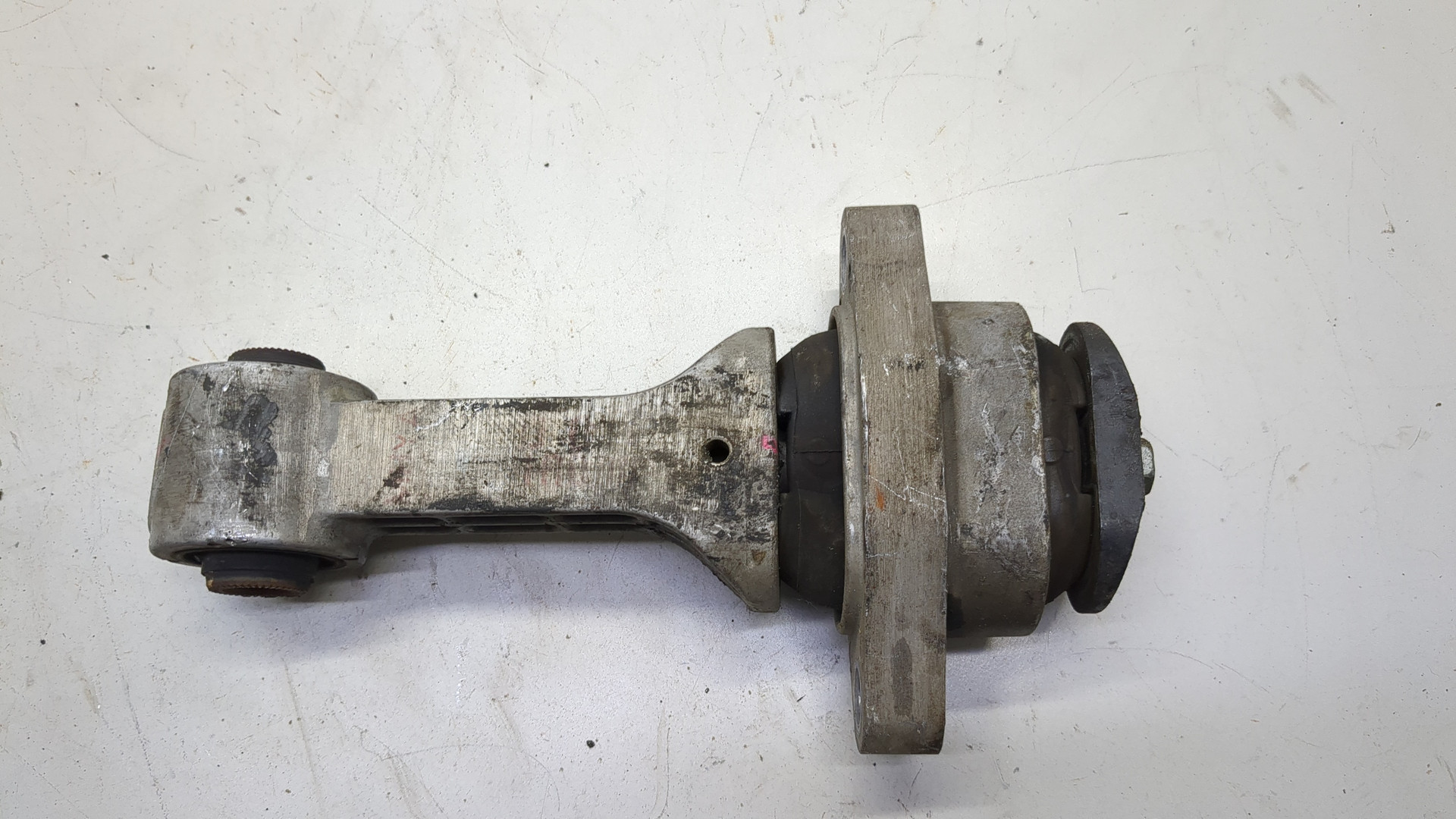 Опора двигателя