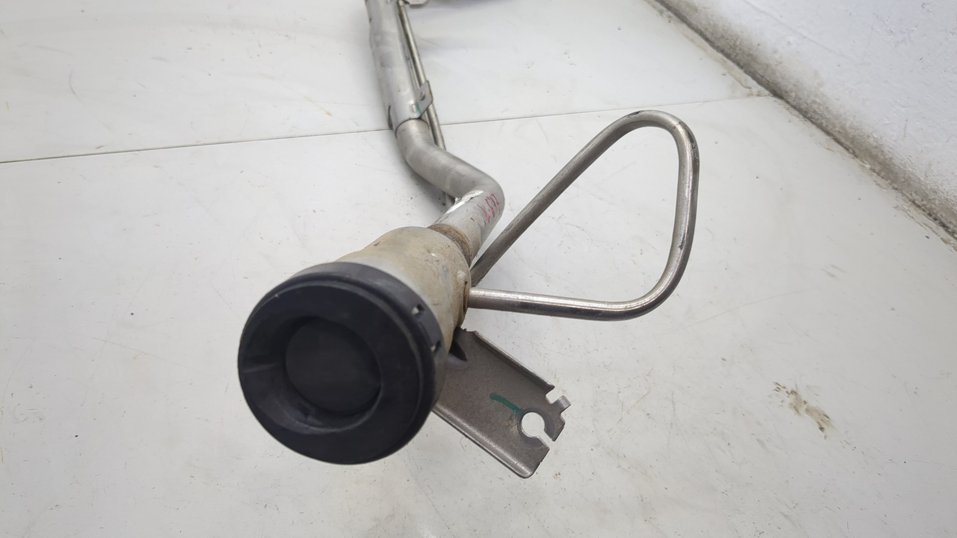 Горловина топливного бака