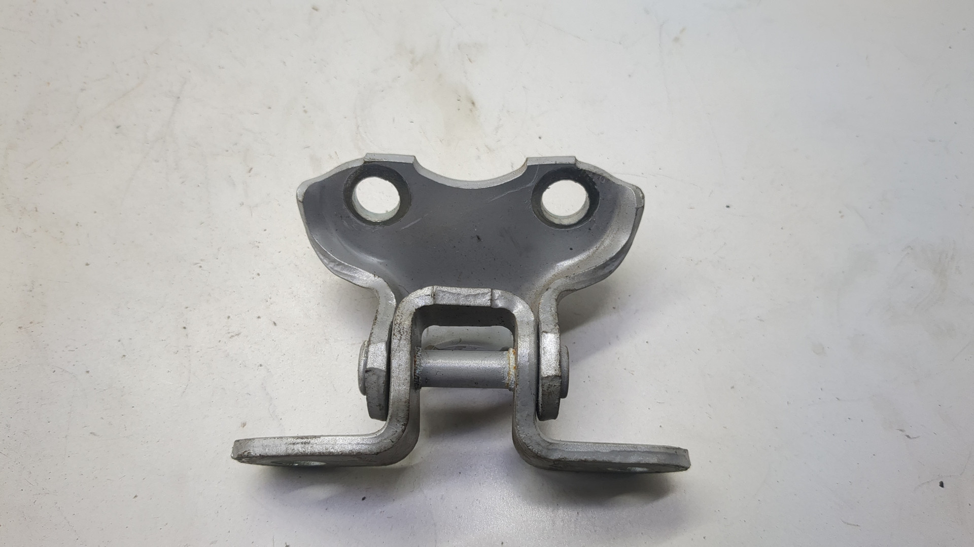 Петля двери