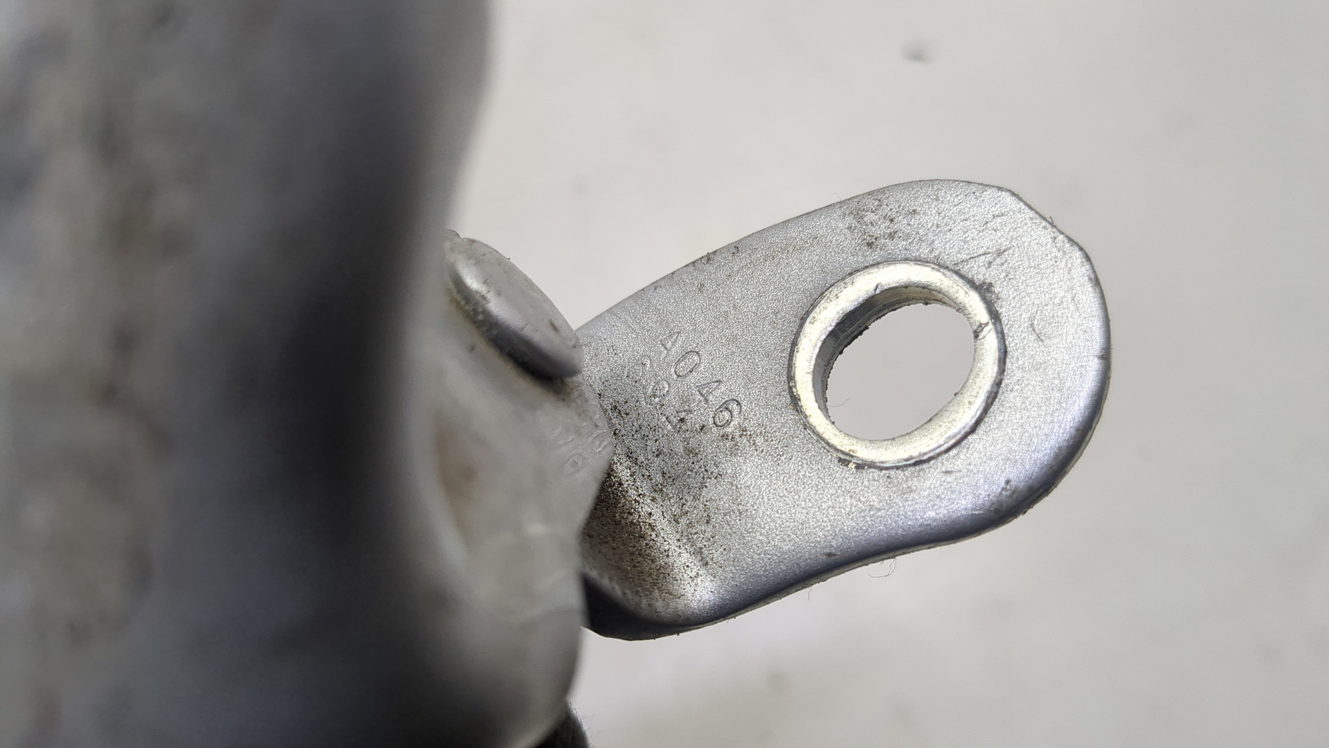 Петля двери