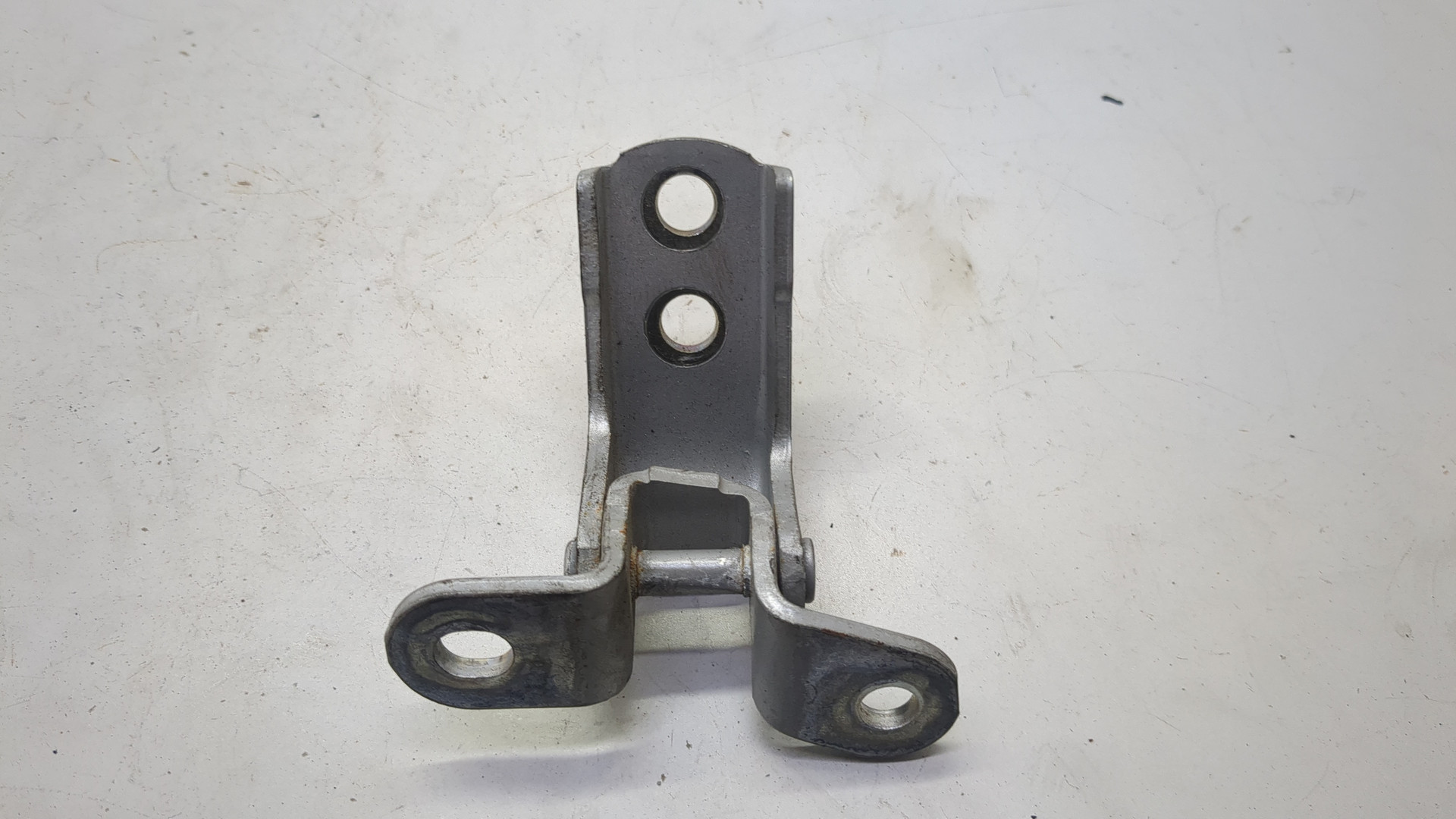 Петля двери