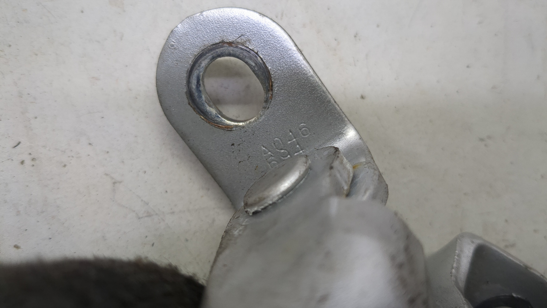 Петля двери