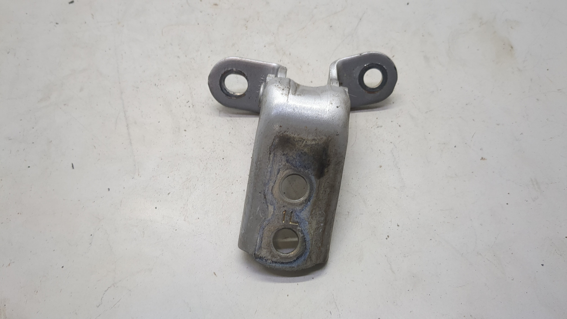 Петля двери