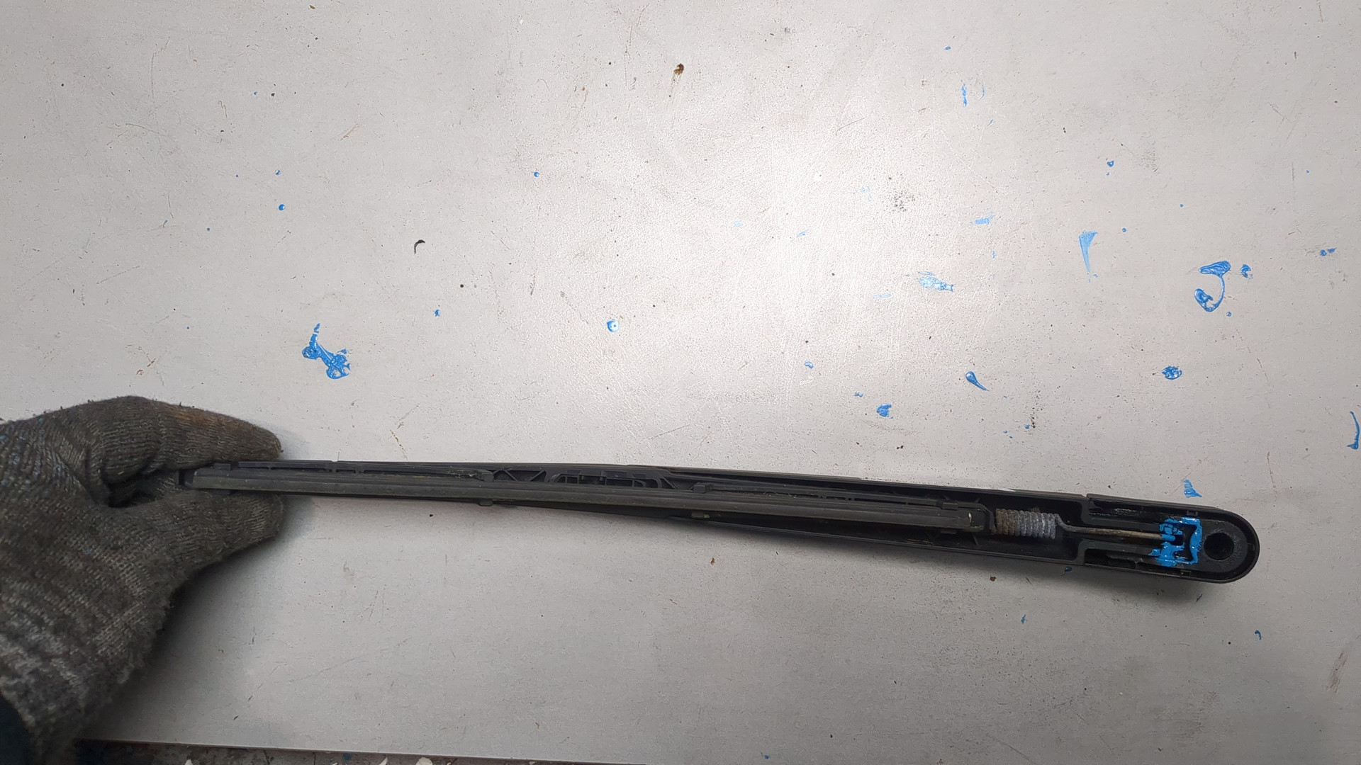 Поводок стеклоочистителя заднего