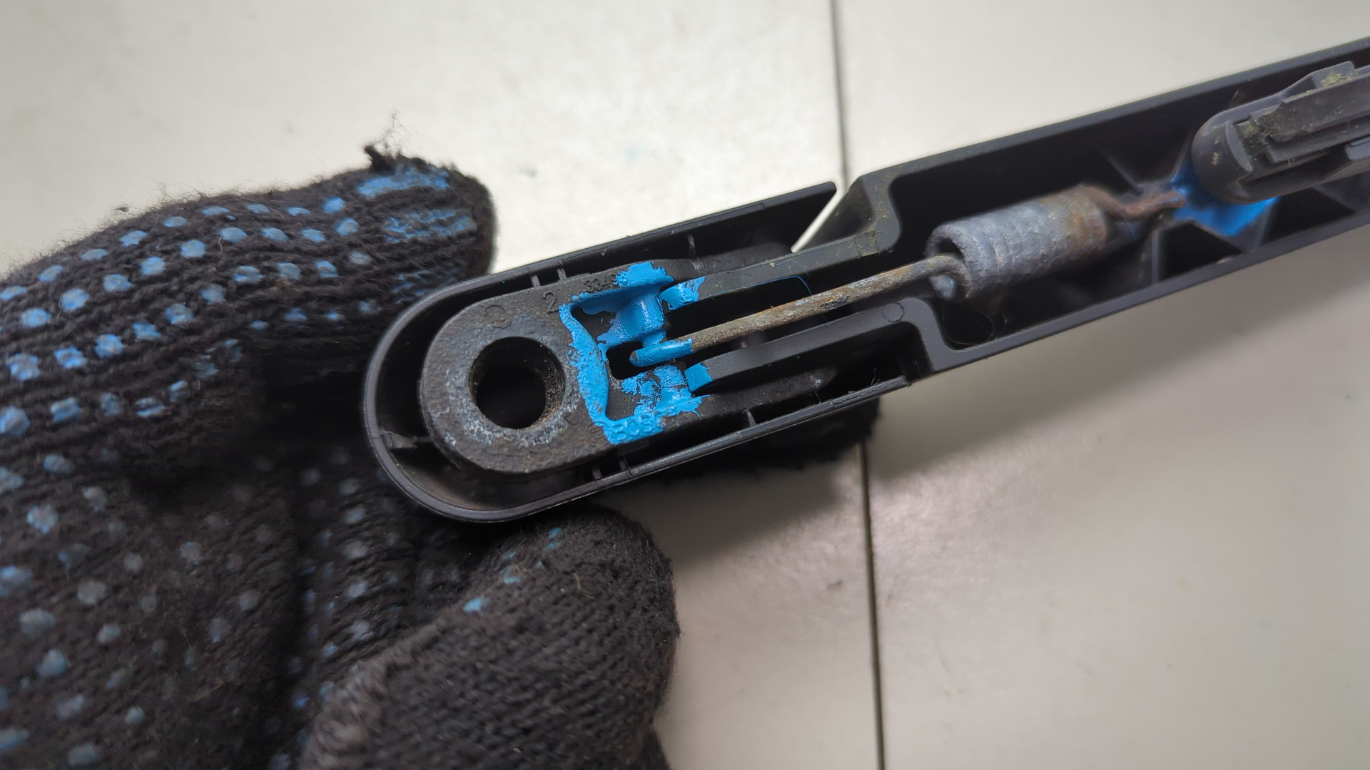 Поводок стеклоочистителя заднего