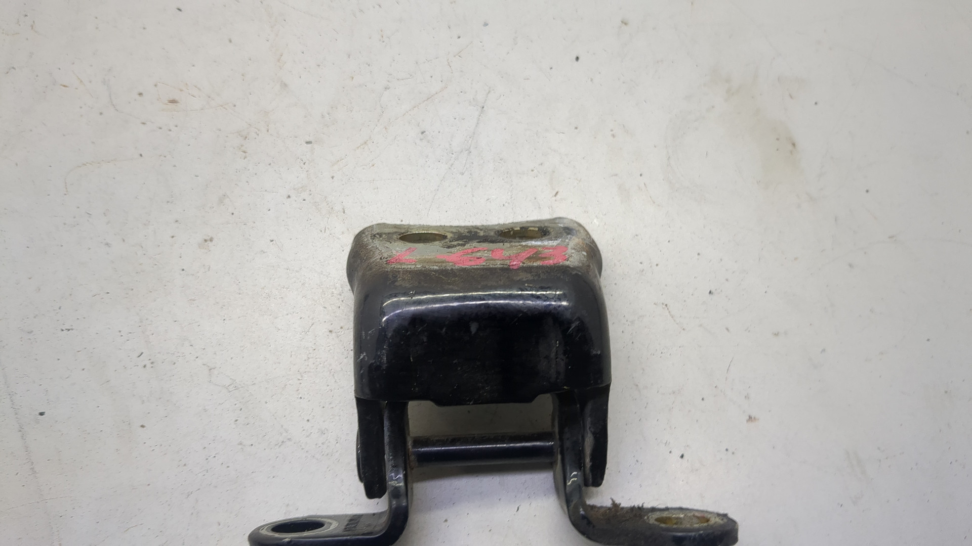 Петля двери