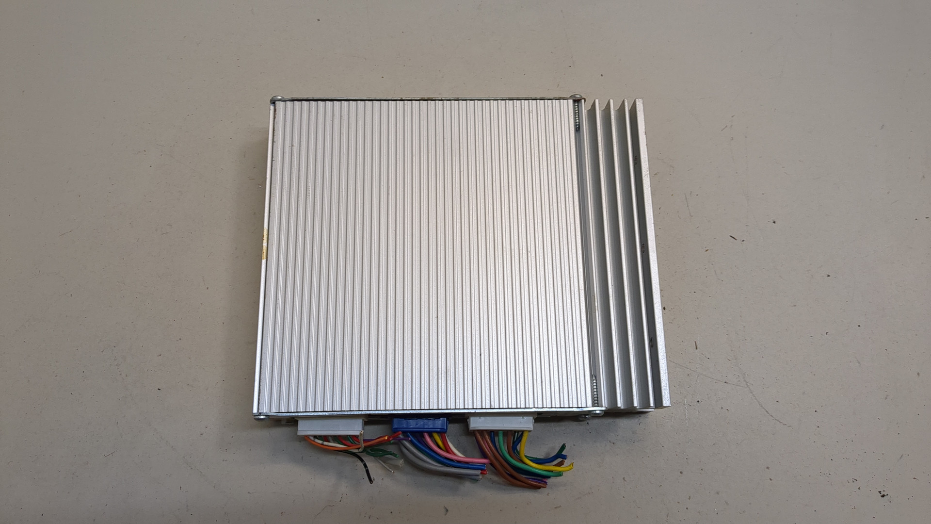 Усилитель акустической системы