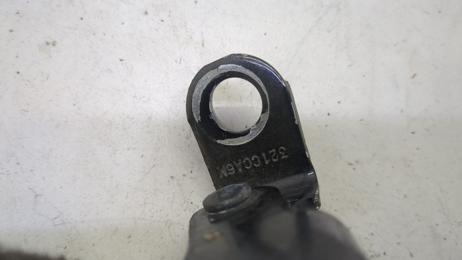 Петля двери