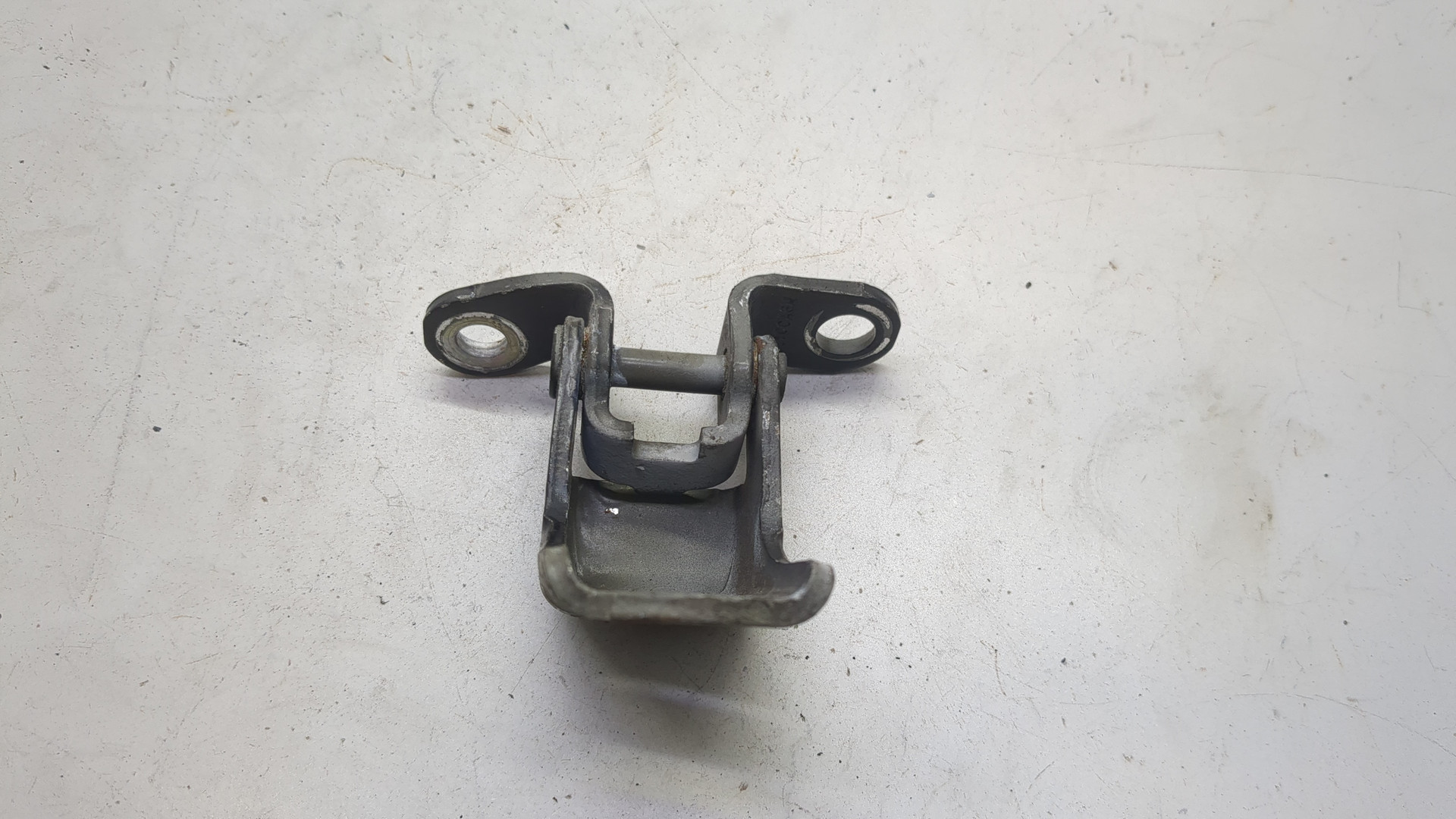 Петля двери