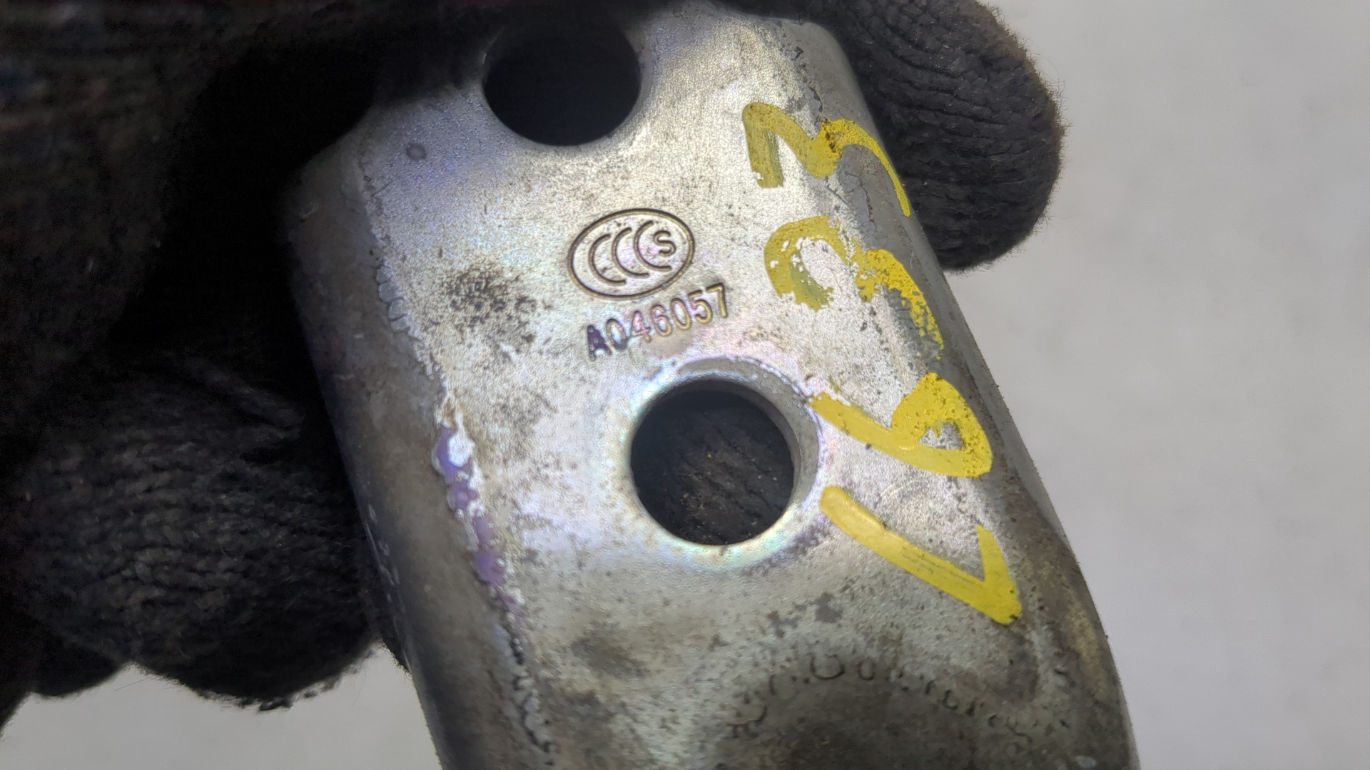 Петля двери