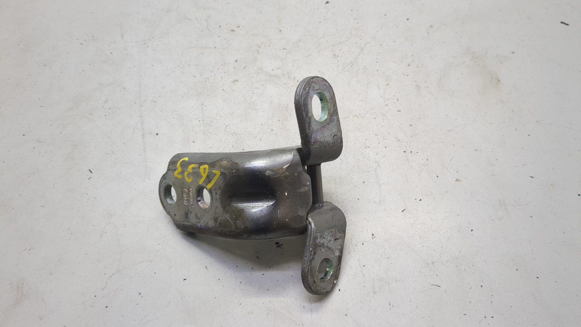 Петля двери