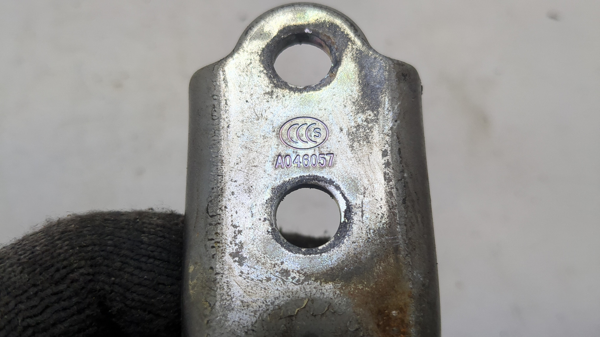 Петля двери