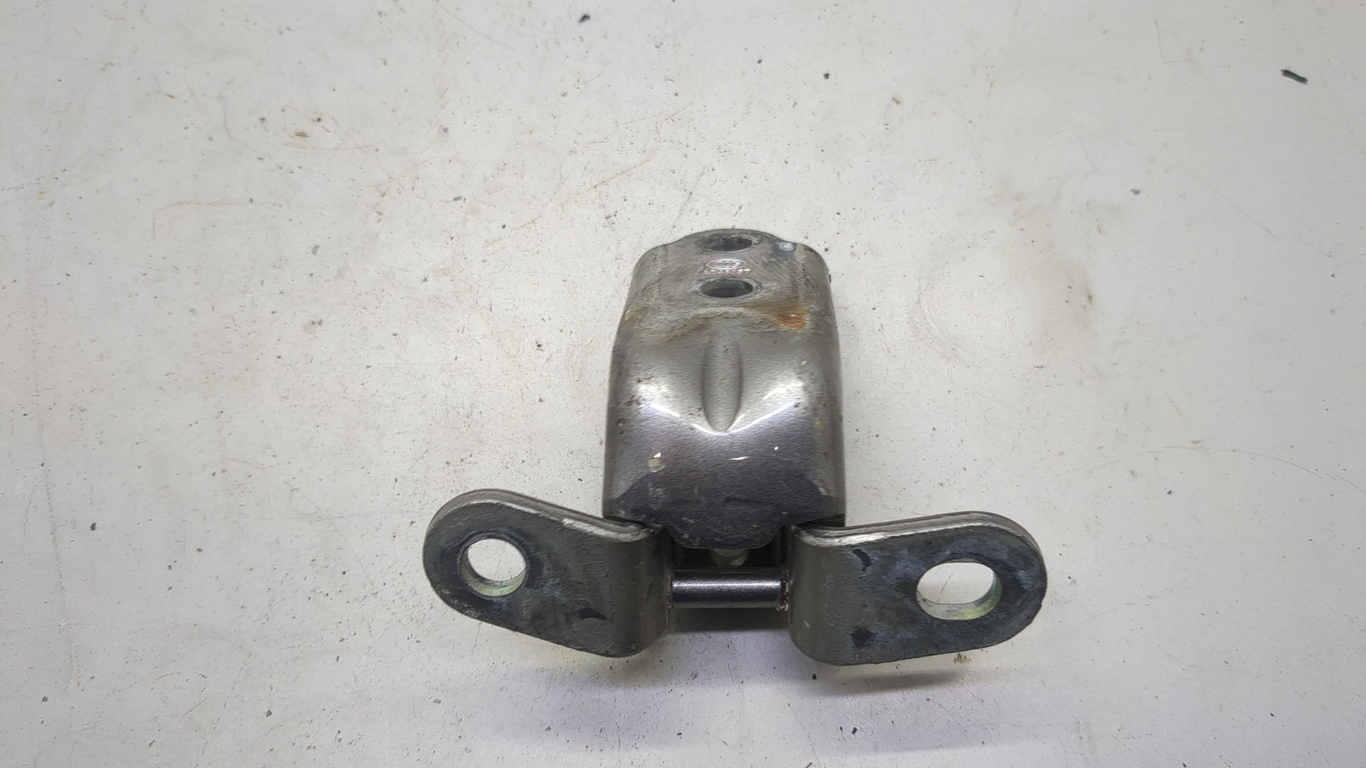 Петля двери